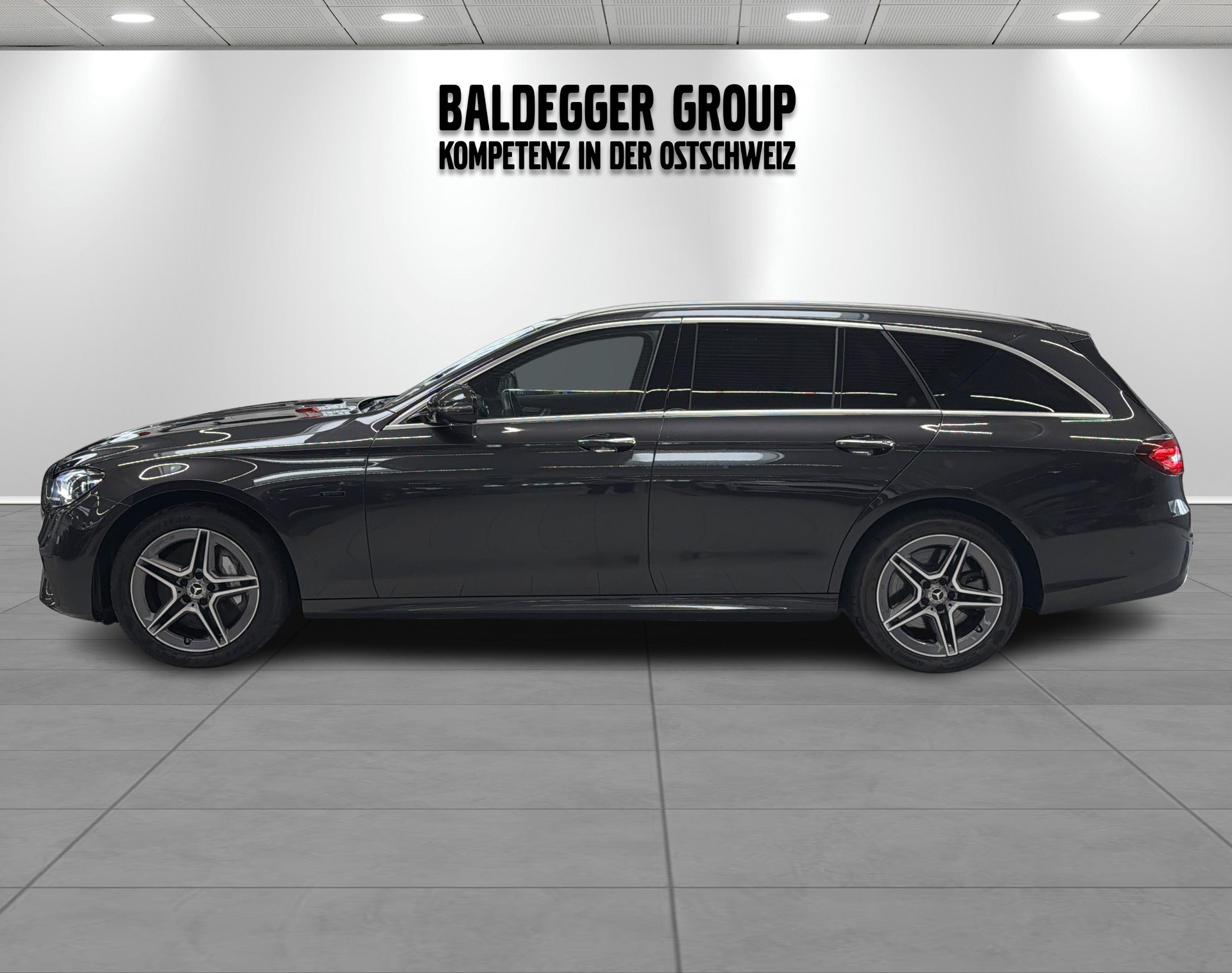 MERCEDES-BENZ E 300 de T 4Matic AMG Line 9G-Tronic-image-6