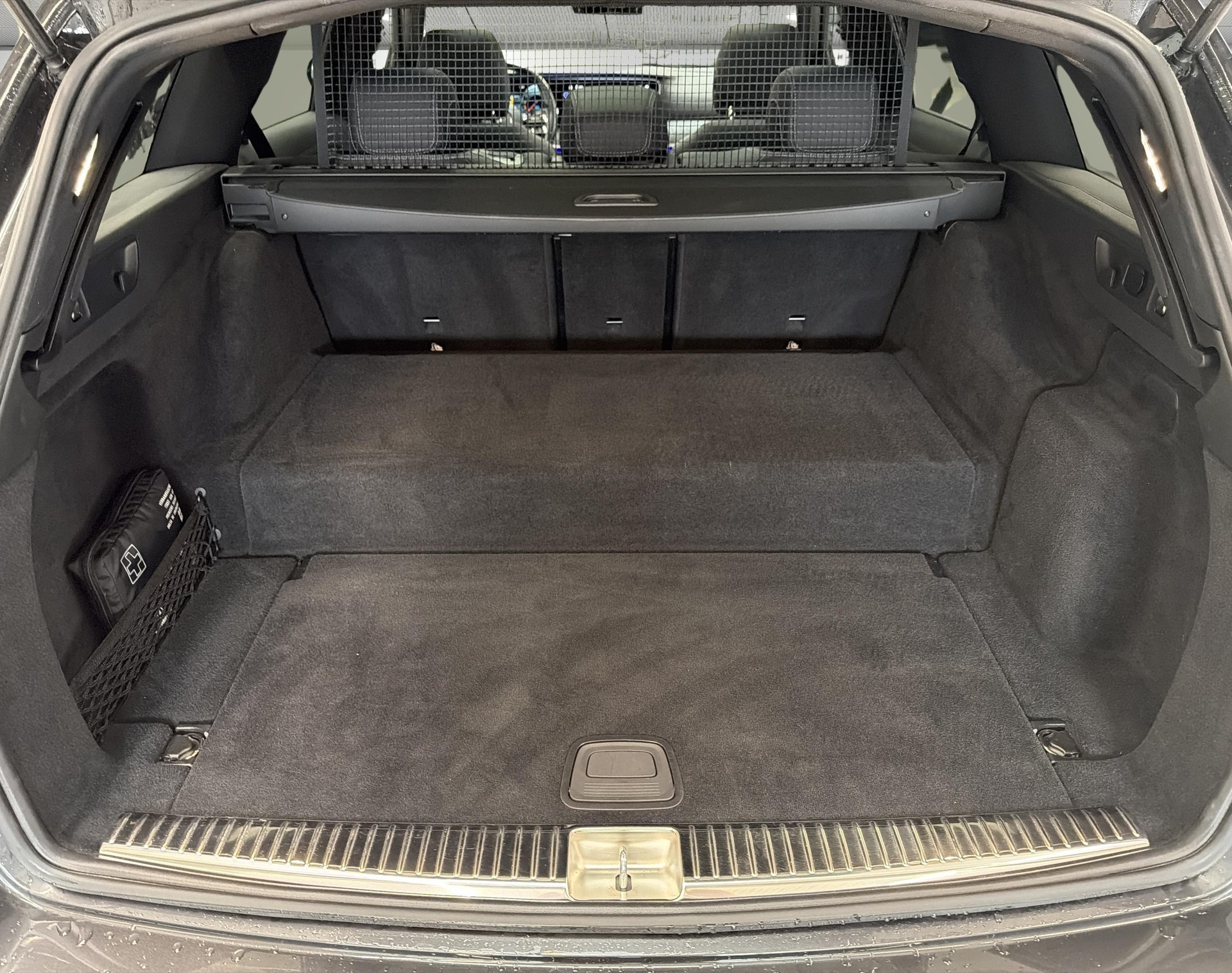 MERCEDES-BENZ E 300 de T 4Matic AMG Line 9G-Tronic-image-8