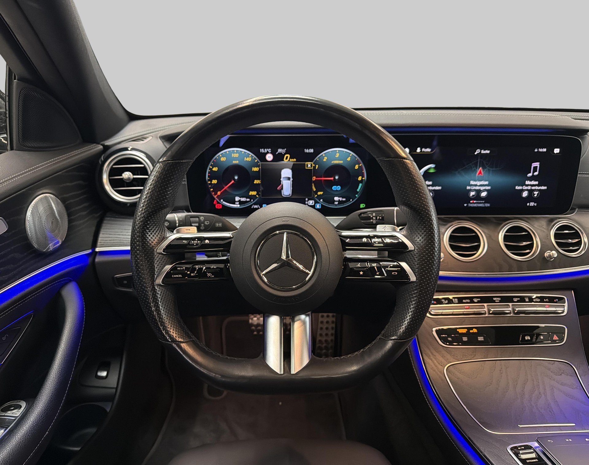 MERCEDES-BENZ E 300 de T 4Matic AMG Line 9G-Tronic-image-10