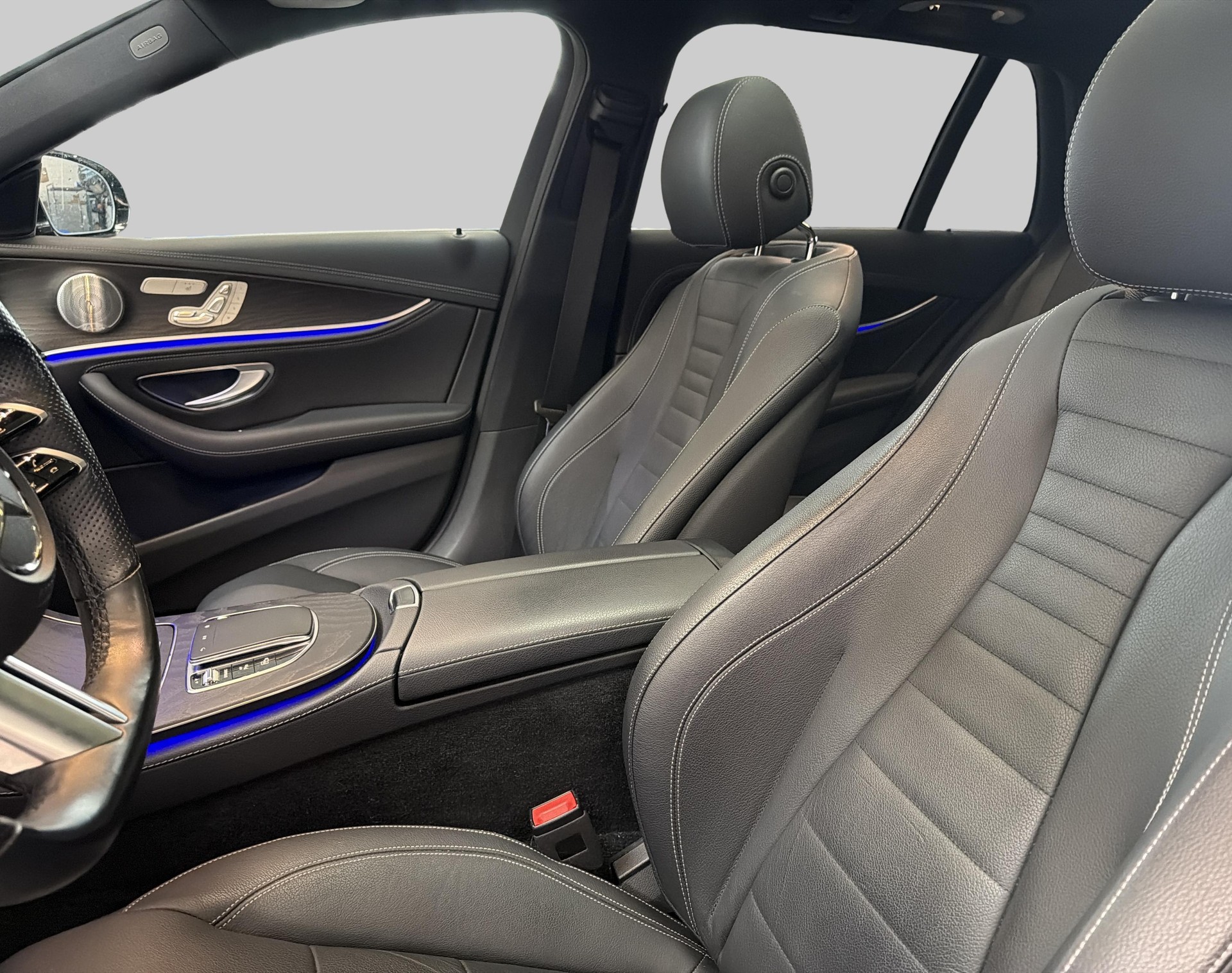 MERCEDES-BENZ E 300 de T 4Matic AMG Line 9G-Tronic-image-13
