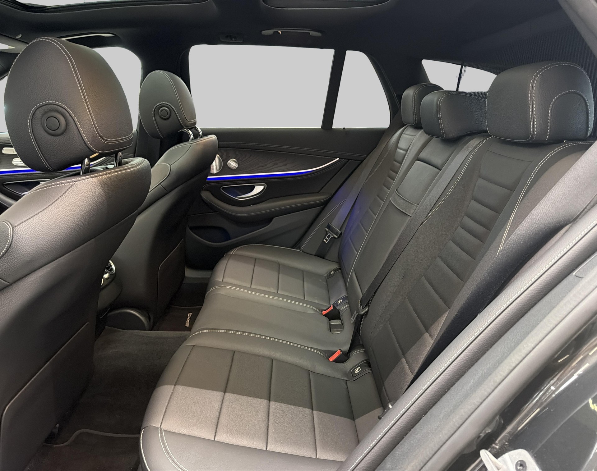 MERCEDES-BENZ E 300 de T 4Matic AMG Line 9G-Tronic-image-3