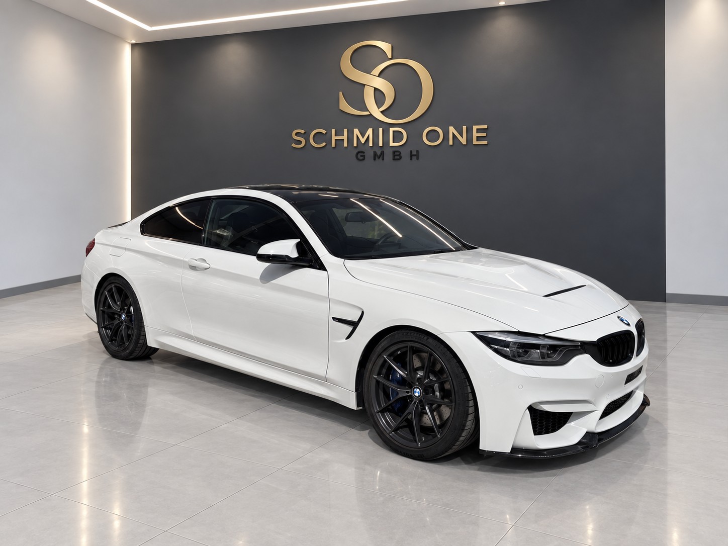 BMW M4 Coupé CS DKG-showroom-element-2
