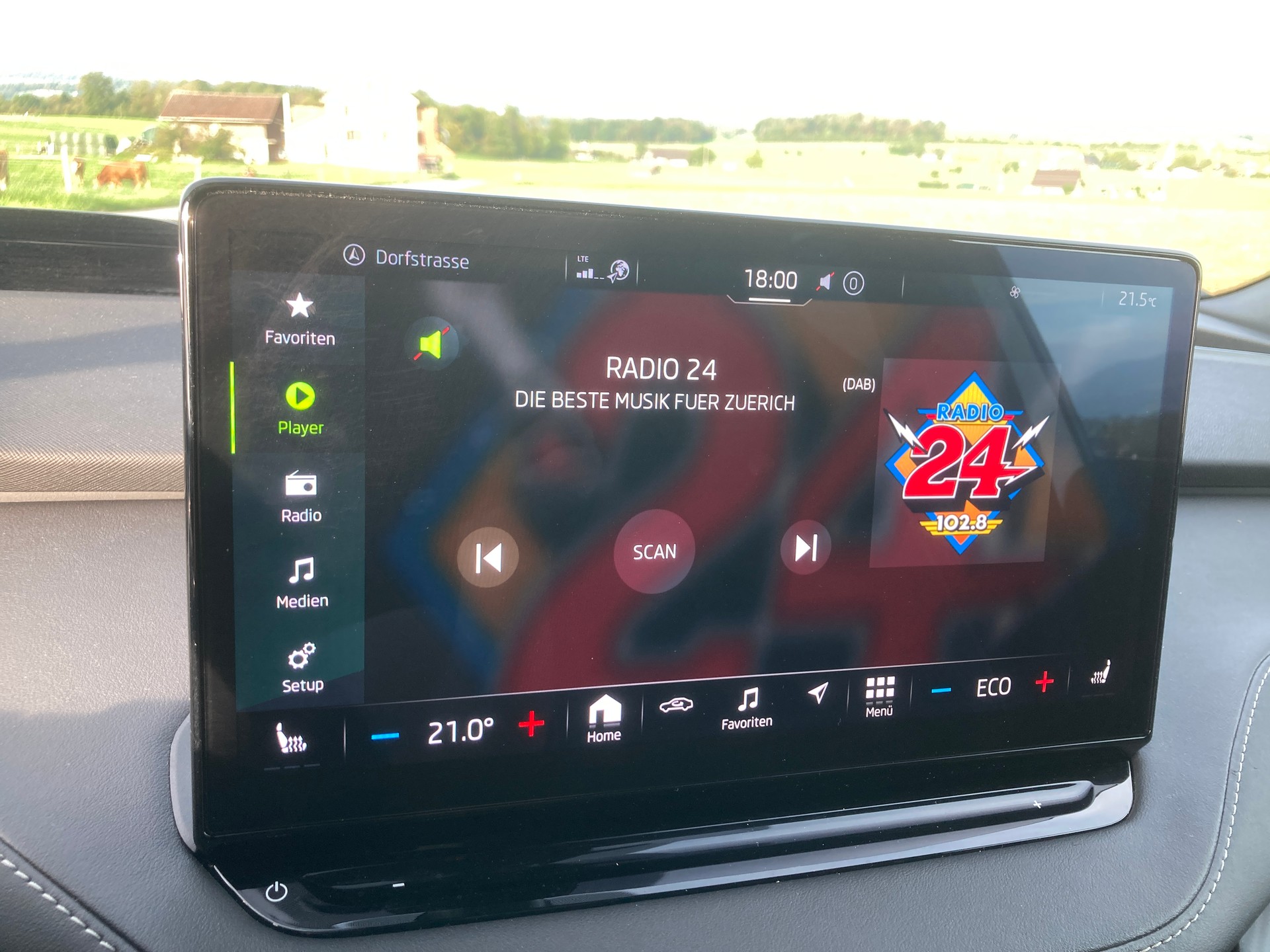 SKODA Enyaq iV 80x SportLine mit Anhängerkupplung-image-15