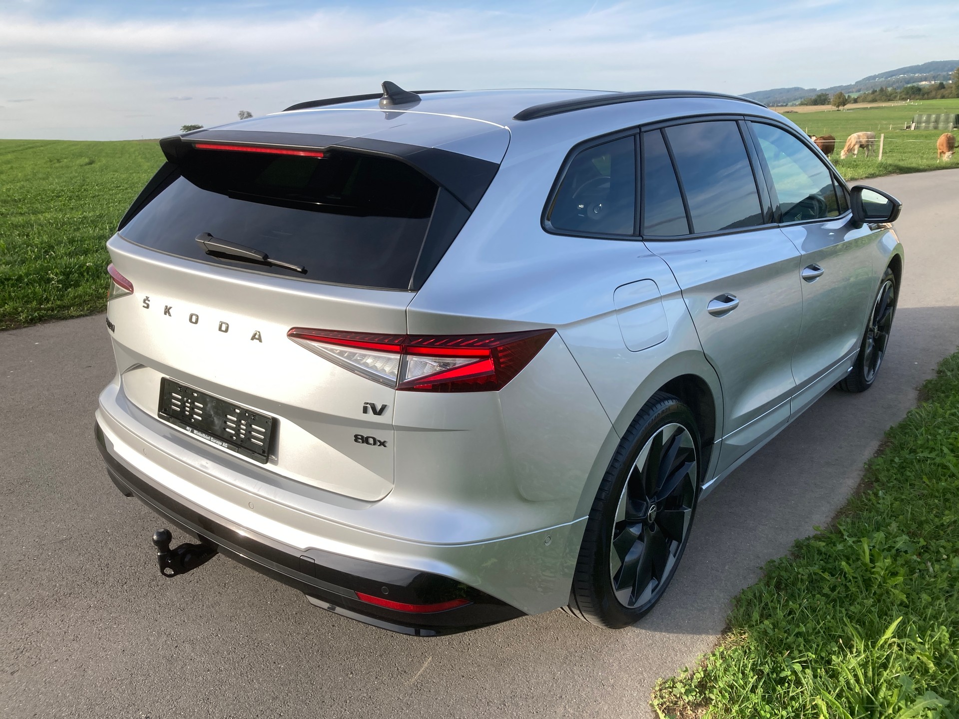 SKODA Enyaq iV 80x SportLine mit Anhängerkupplung-image-2