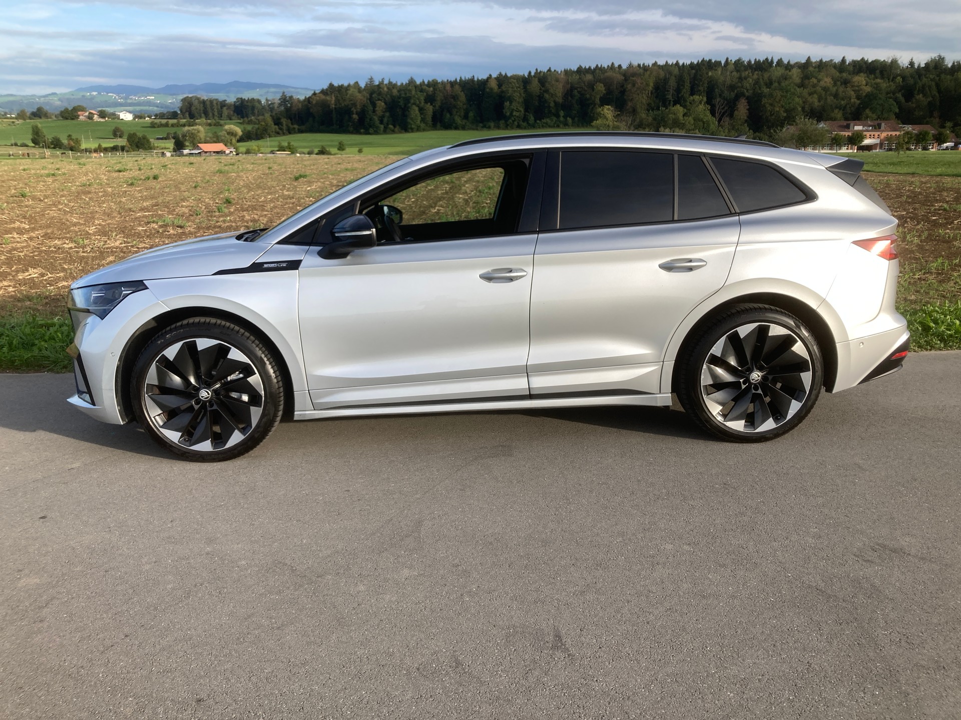 SKODA Enyaq iV 80x SportLine mit Anhängerkupplung-image-4