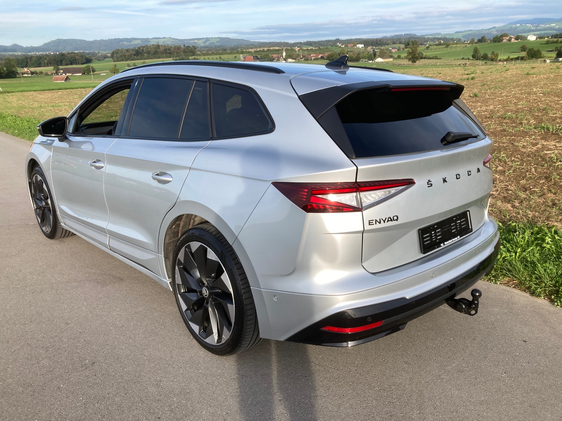 SKODA Enyaq iV 80x SportLine mit Anhängerkupplung-image-3