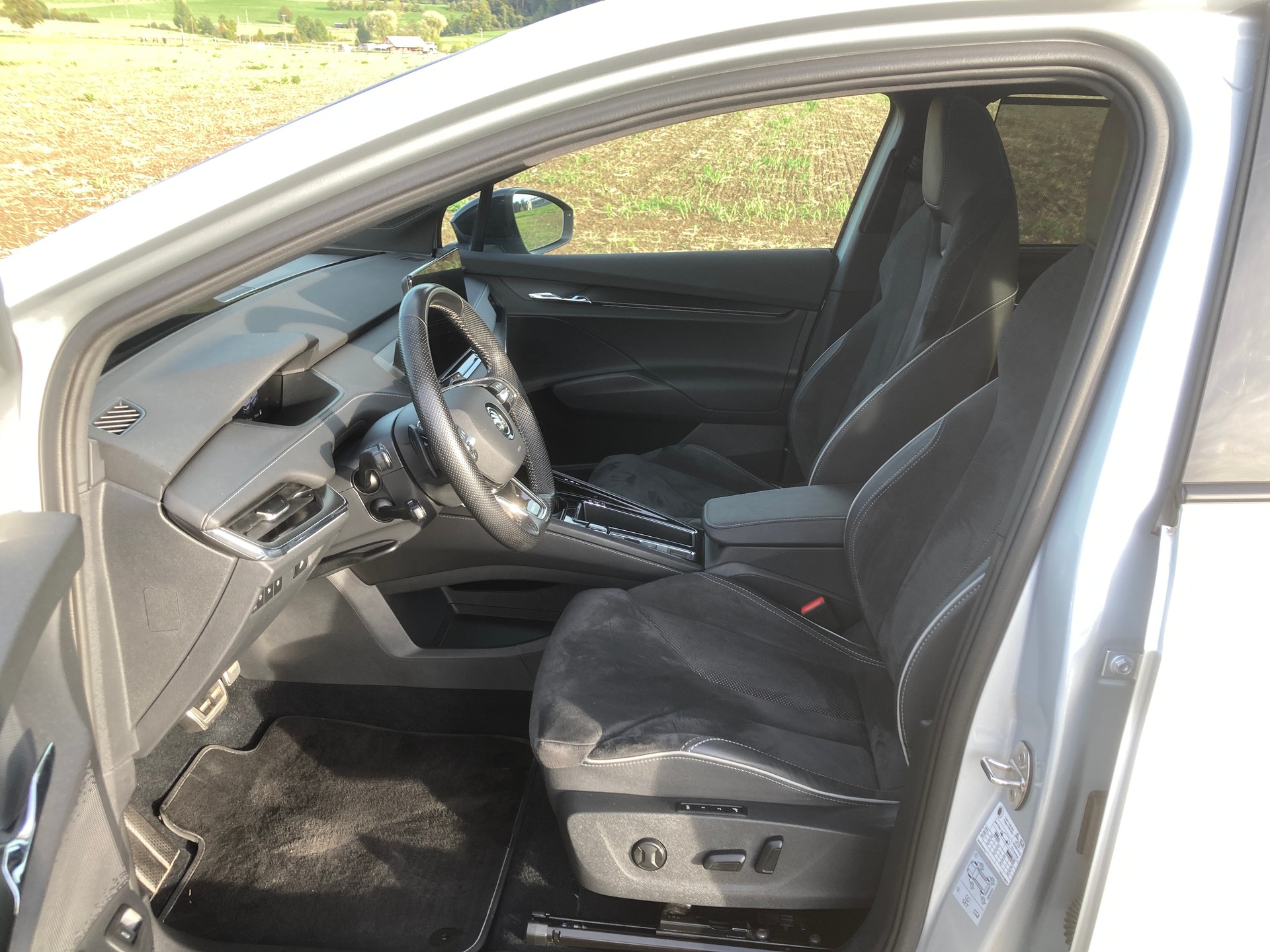 SKODA Enyaq iV 80x SportLine mit Anhängerkupplung-image-9