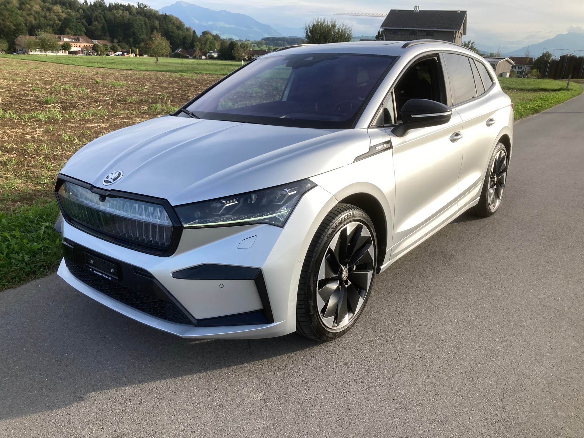 SKODA Enyaq iV 80x SportLine mit Anhängerkupplung-image-0
