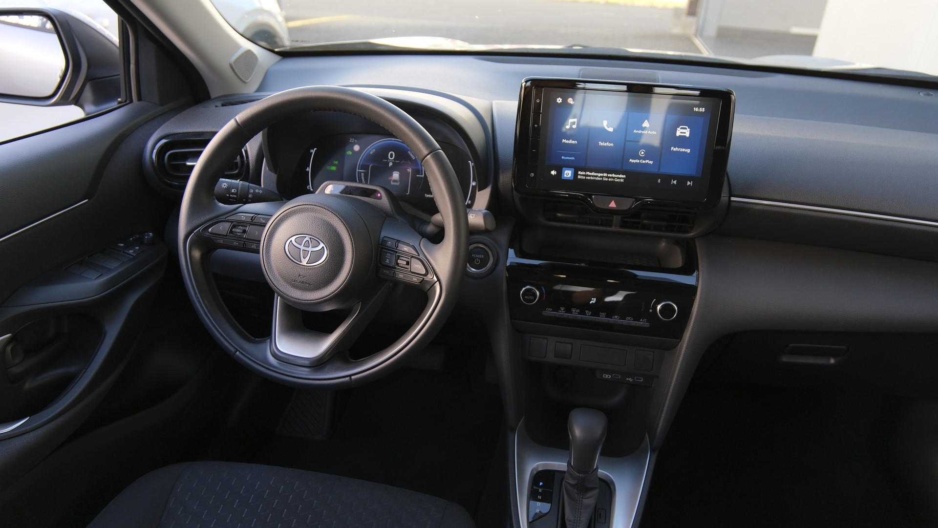 TOYOTA Yaris Cross 1.5 Trend e-CVT-image-17