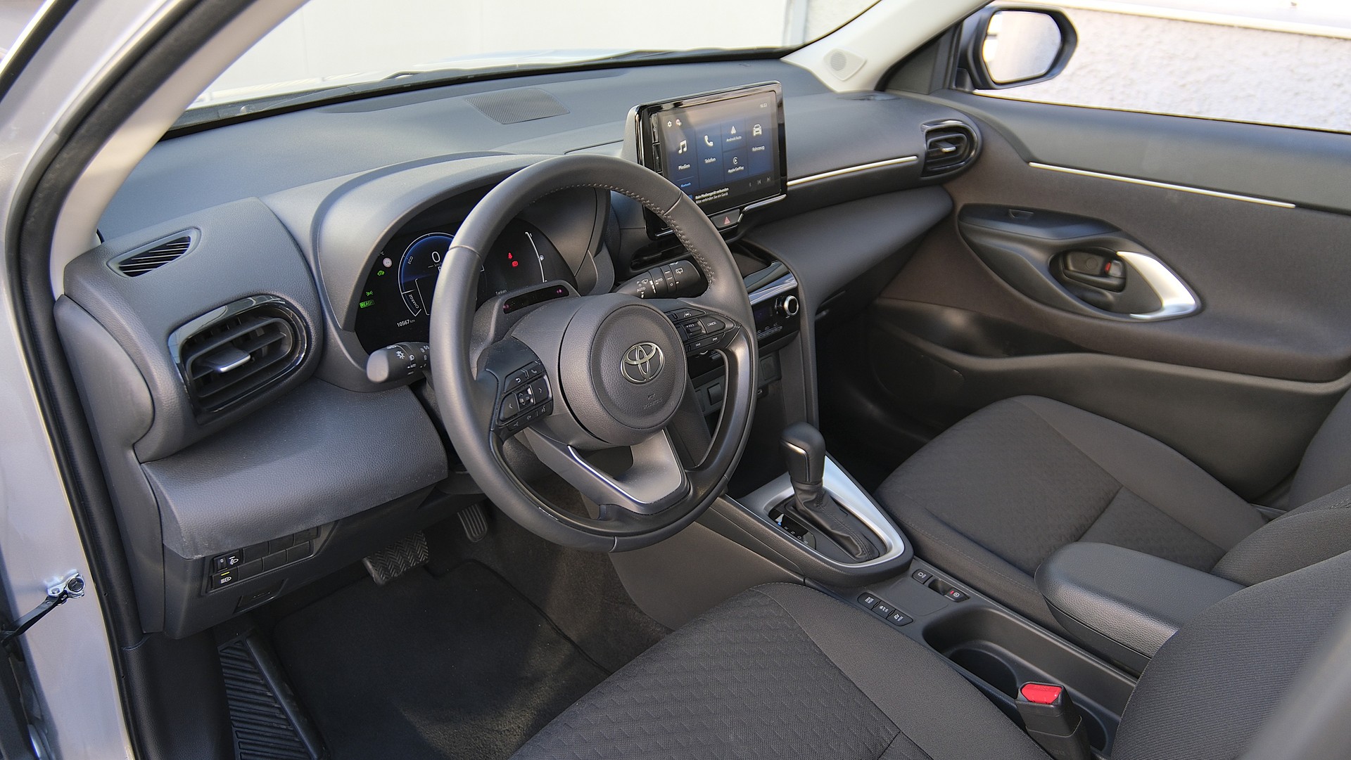 TOYOTA Yaris Cross 1.5 Trend e-CVT-image-2