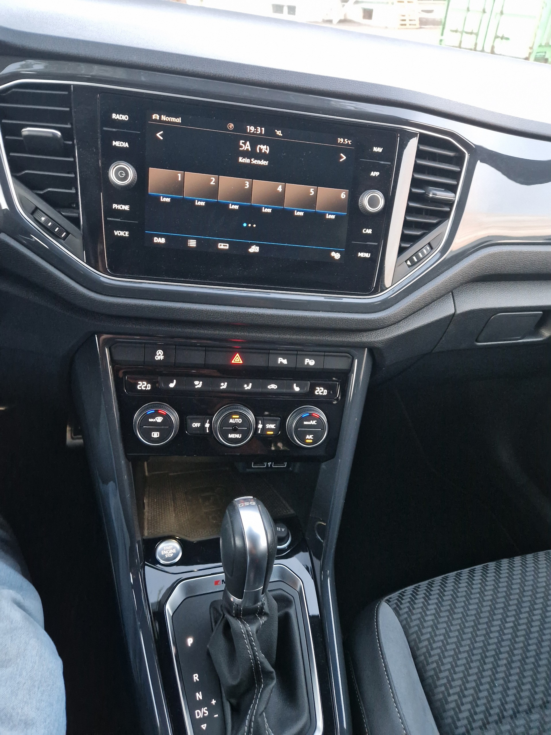 VW T-Roc 2.0 TSI Sport DSG 4Motion-image-9