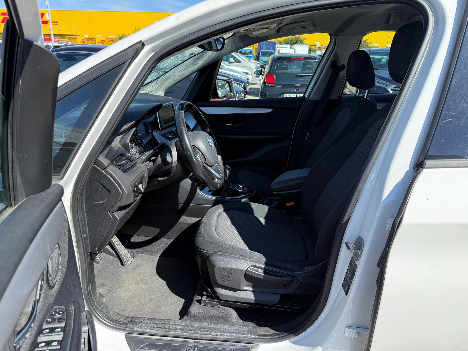 BMW 2er Reihe F46 Gran Tourer 216d-image-8