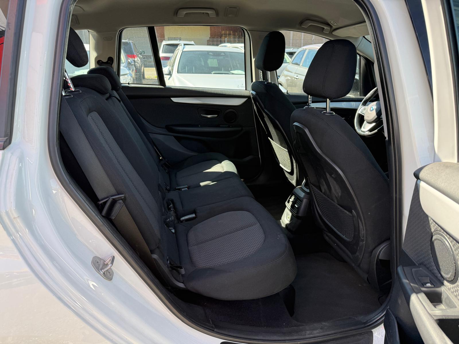 BMW 2er Reihe F46 Gran Tourer 216d-image-11