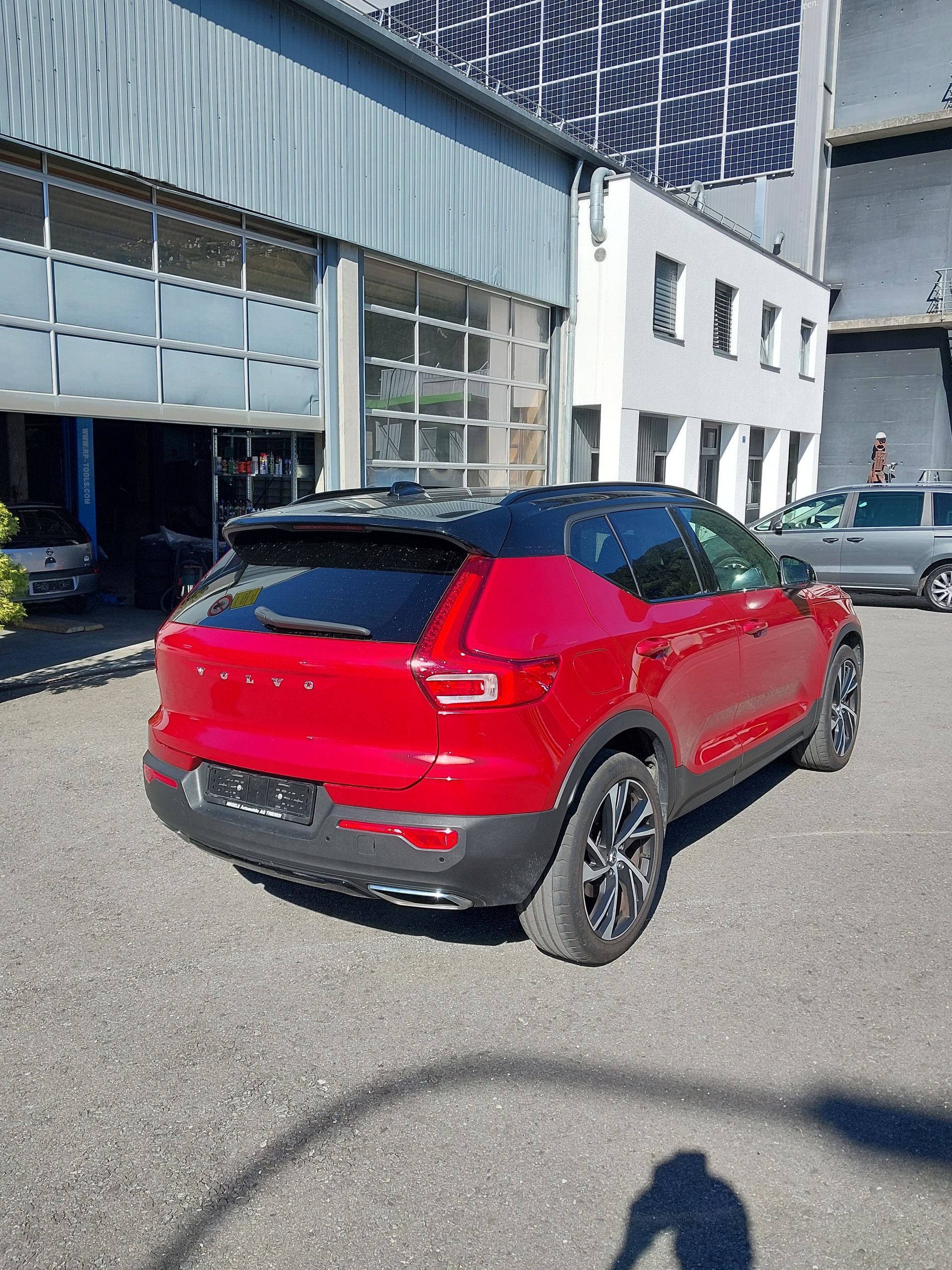 VOLVO 2.0 T4 R-Design AWD-image-2