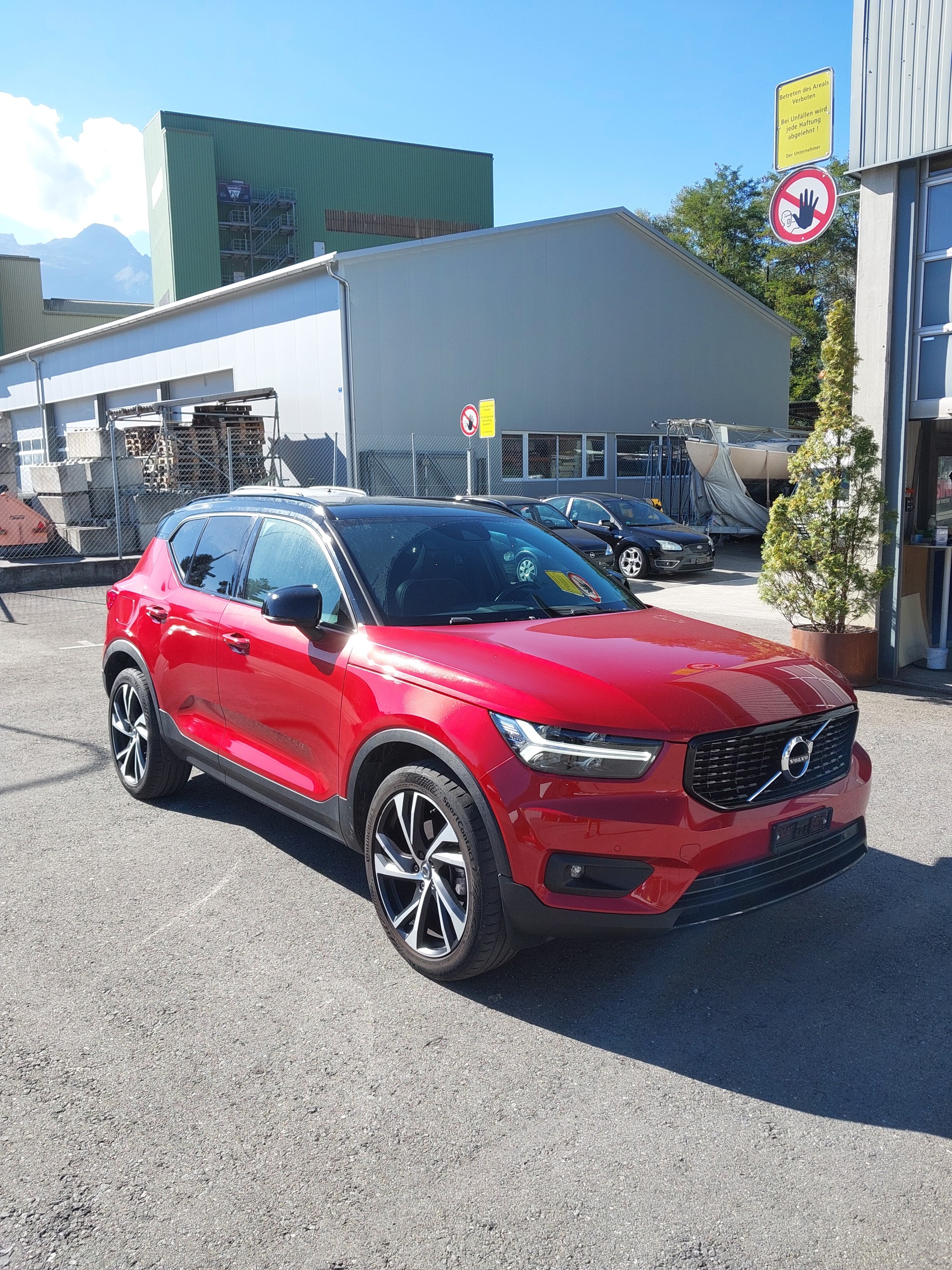 VOLVO 2.0 T4 R-Design AWD-image-1