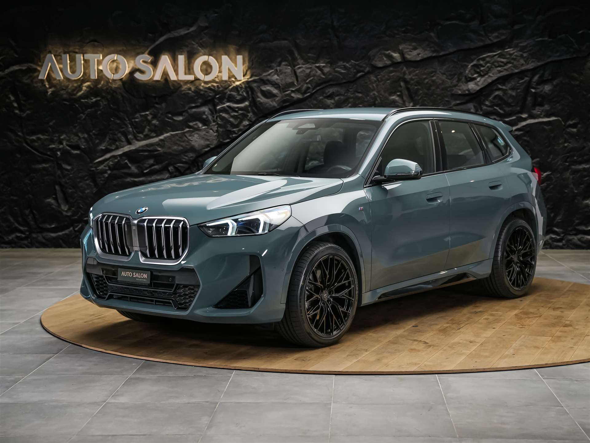 BMW X1 xDrive 23i M Sport *20" Felgen*Abstandstempomat*AHK*-image-1