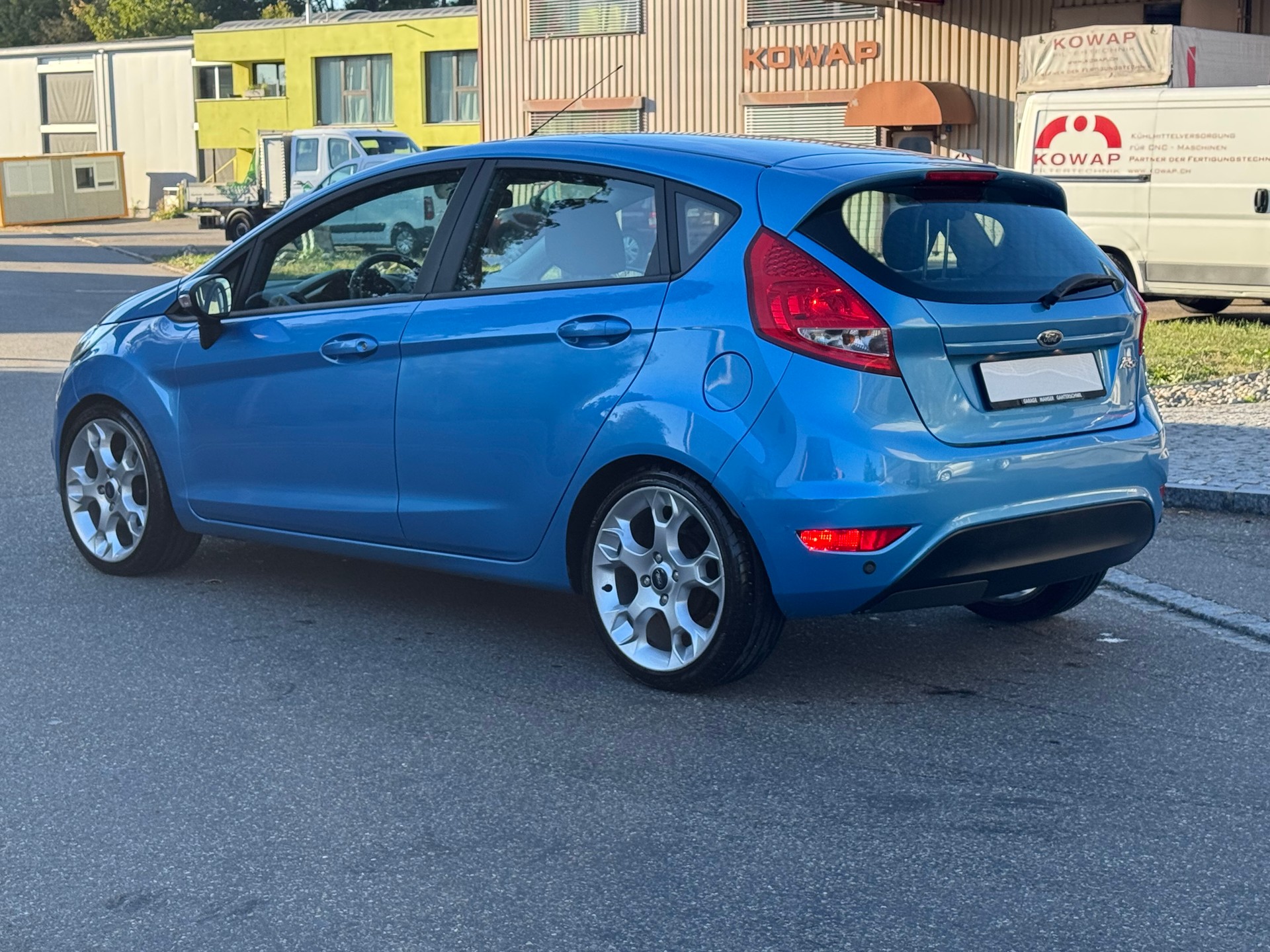 FORD Fiesta 1.4 16V Titanium-image-2