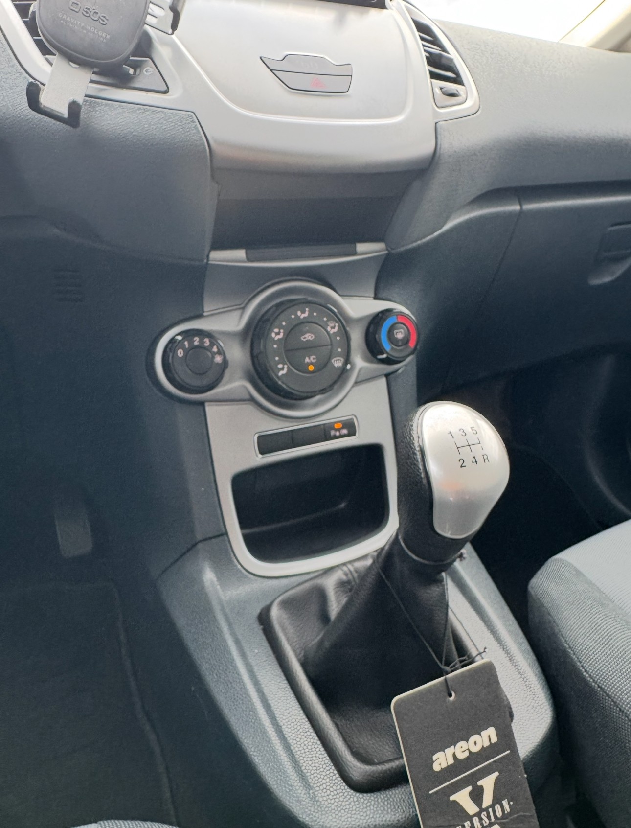 FORD Fiesta 1.4 16V Titanium-image-6