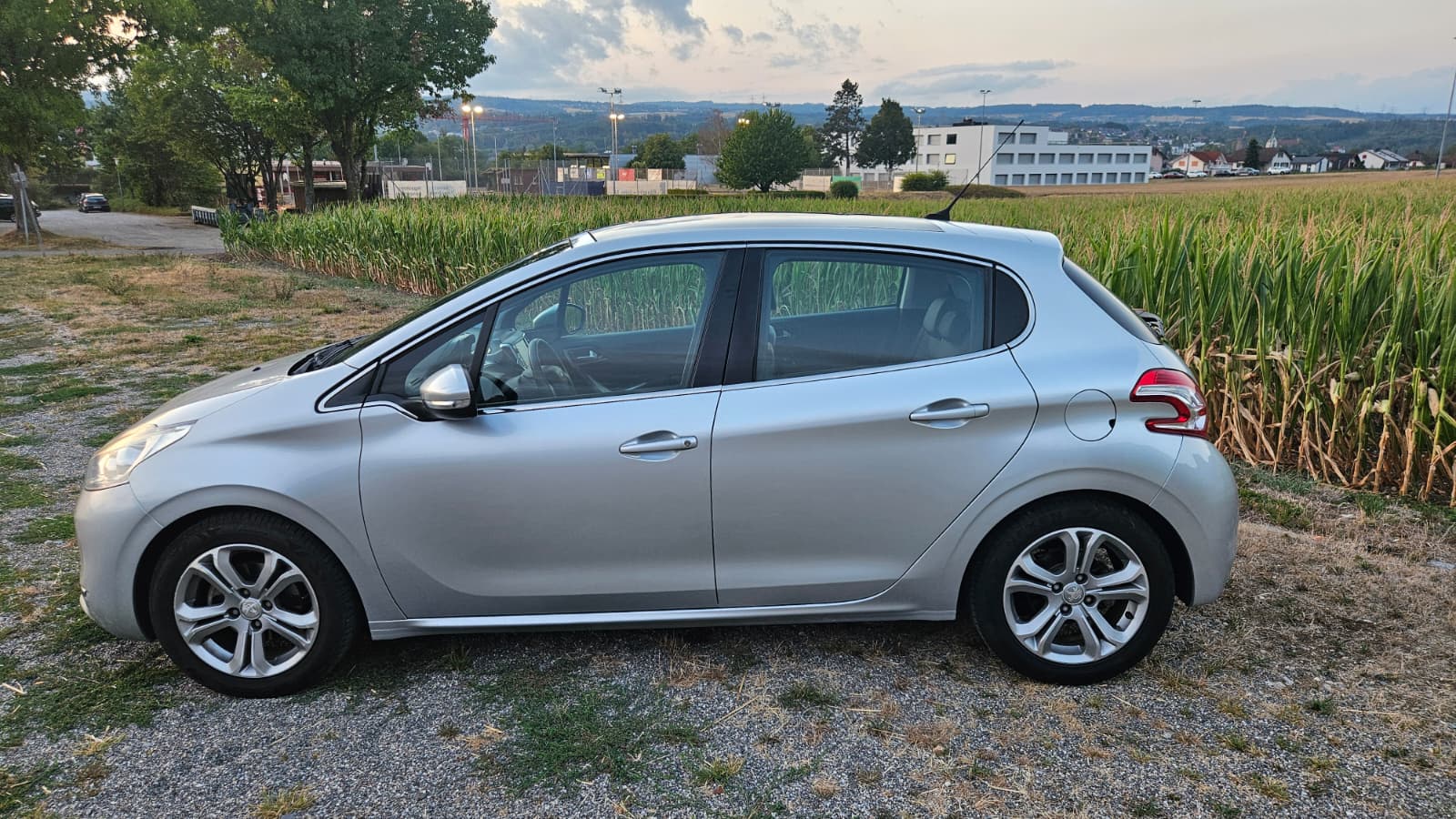 PEUGEOT 1.6 VTi Allure-image-1