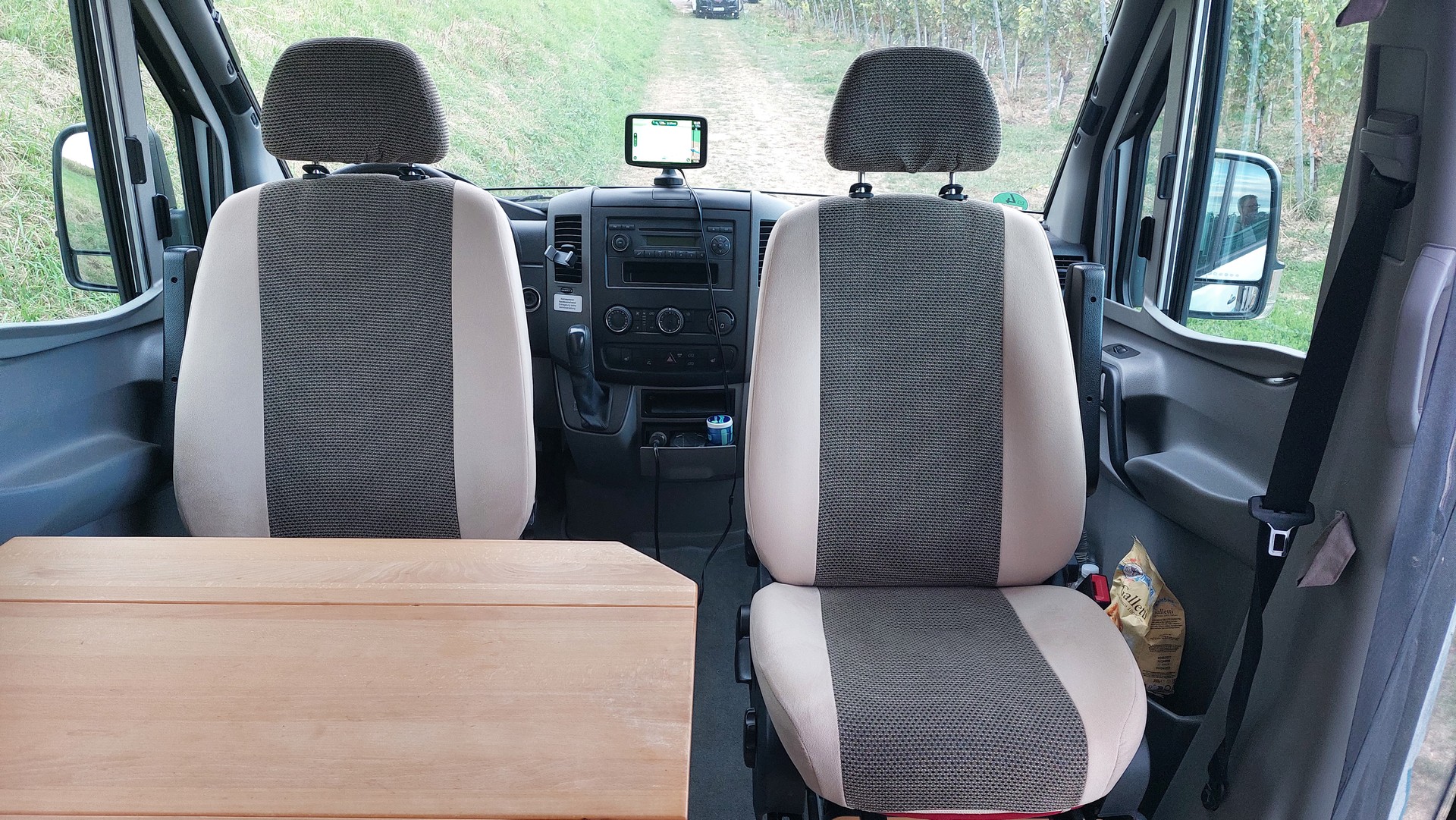 MERCEDES-BENZ Rondo-image-2