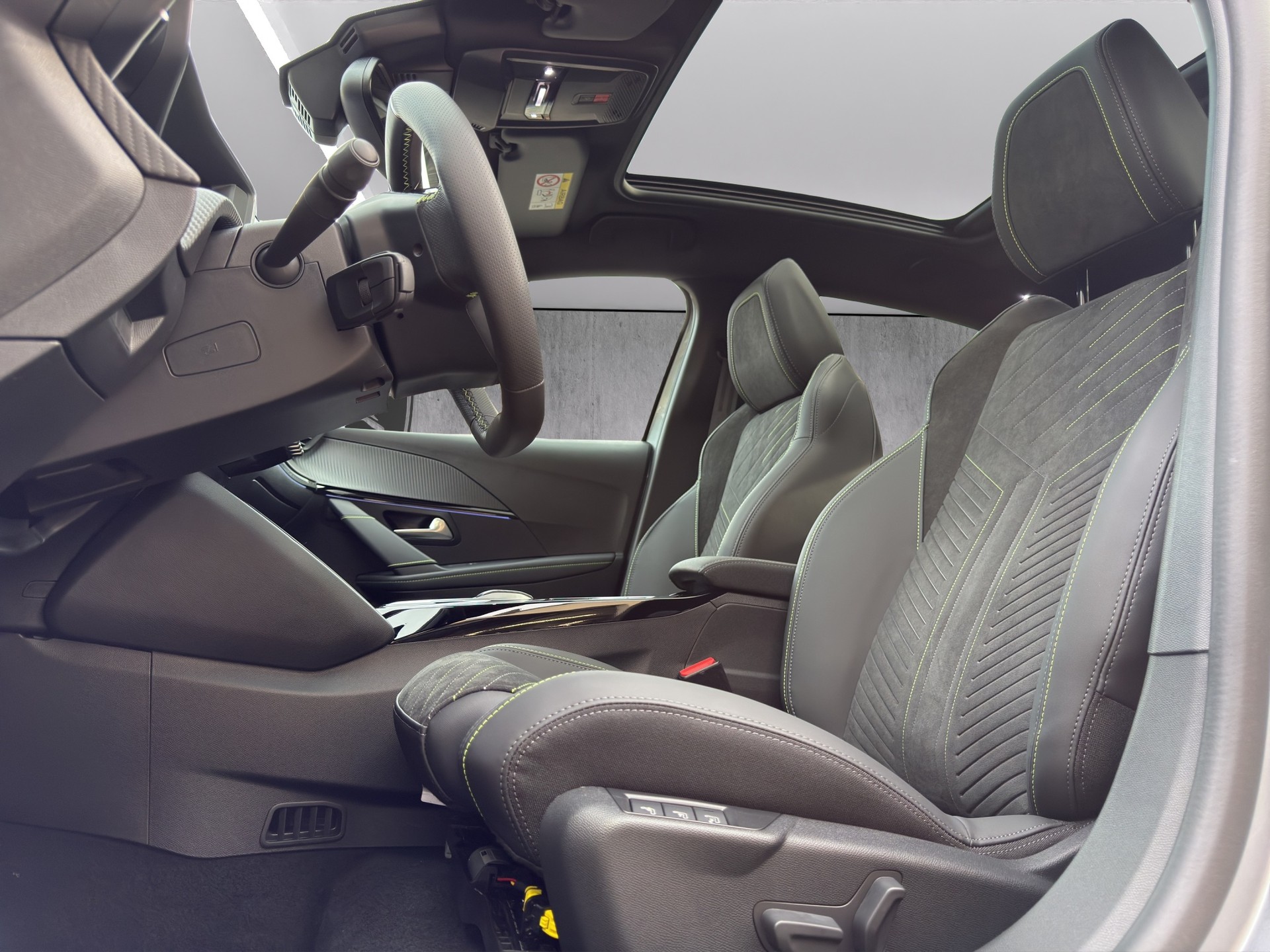 PEUGEOT 208 e-GT-image-9