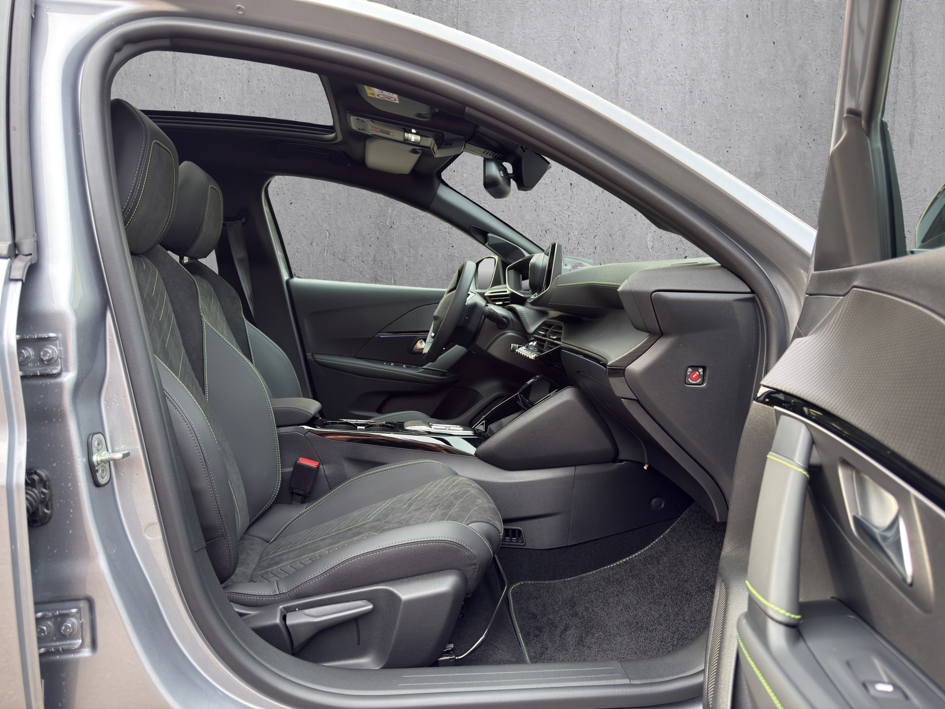 PEUGEOT 208 e-GT-image-17
