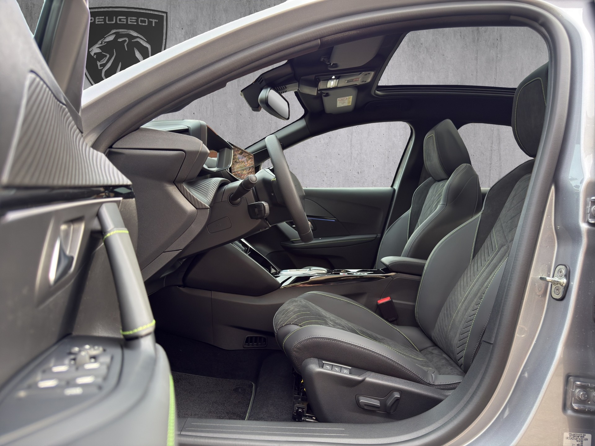 PEUGEOT 208 e-GT-image-8