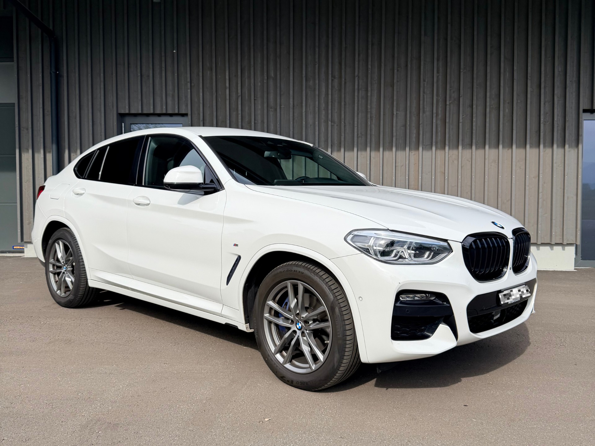 BMW 20i xDrive-image-0