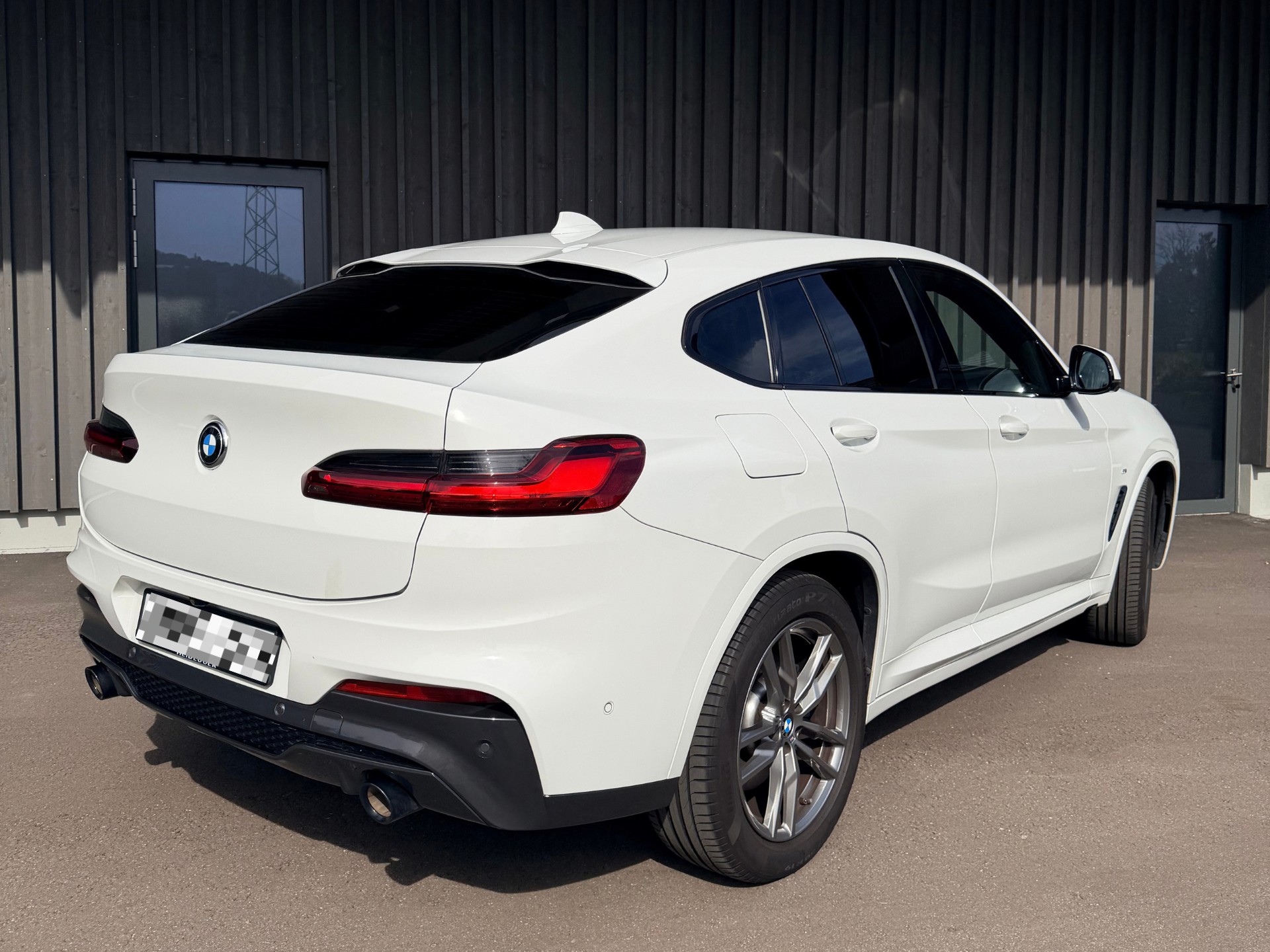 BMW 20i xDrive-image-5