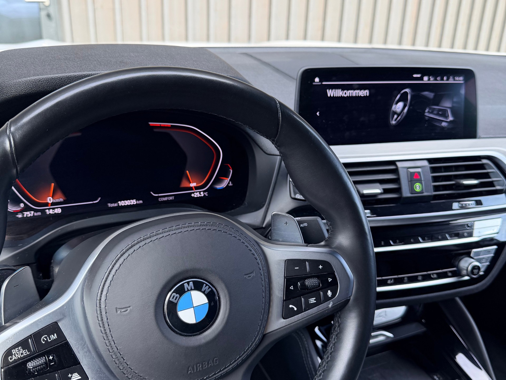 BMW 20i xDrive-image-1