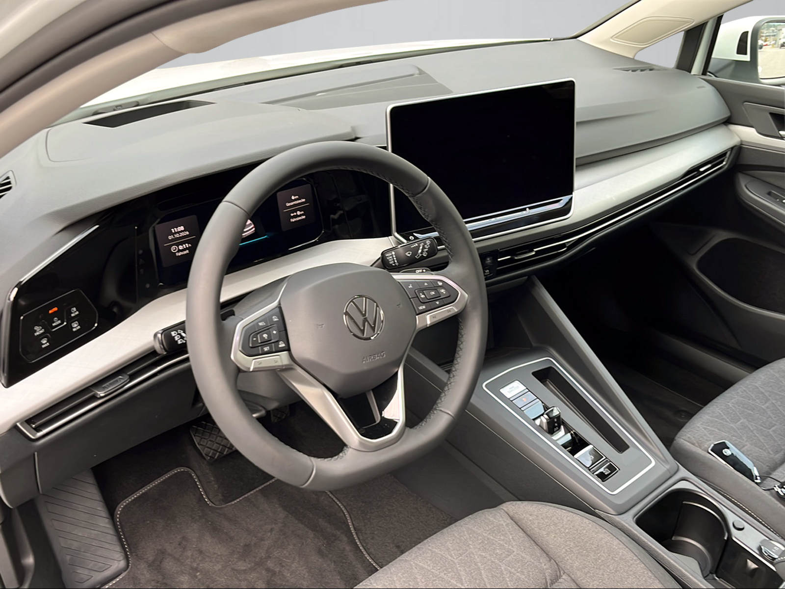 VW Golf 1.5 TSI PHEV Life-image-4