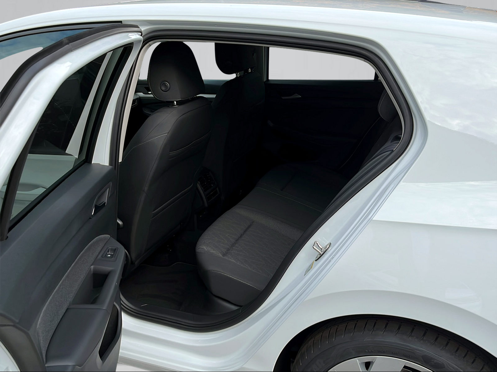 VW Golf 1.5 TSI PHEV Life-image-6
