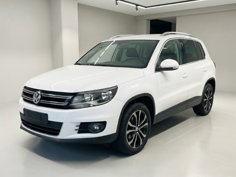 VW Tiguan 2.0 TDI BlueMotion Sport&Style 4Motion * DAB RADIO - AHK 2200kg - AB M.F.K 01.10.2026 *-image-0