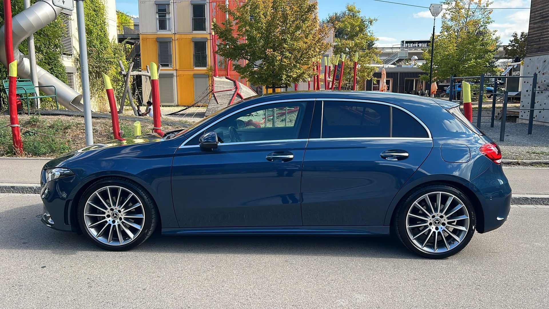 MERCEDES-BENZ A 200 AMG Line 7G-DCT-image-3