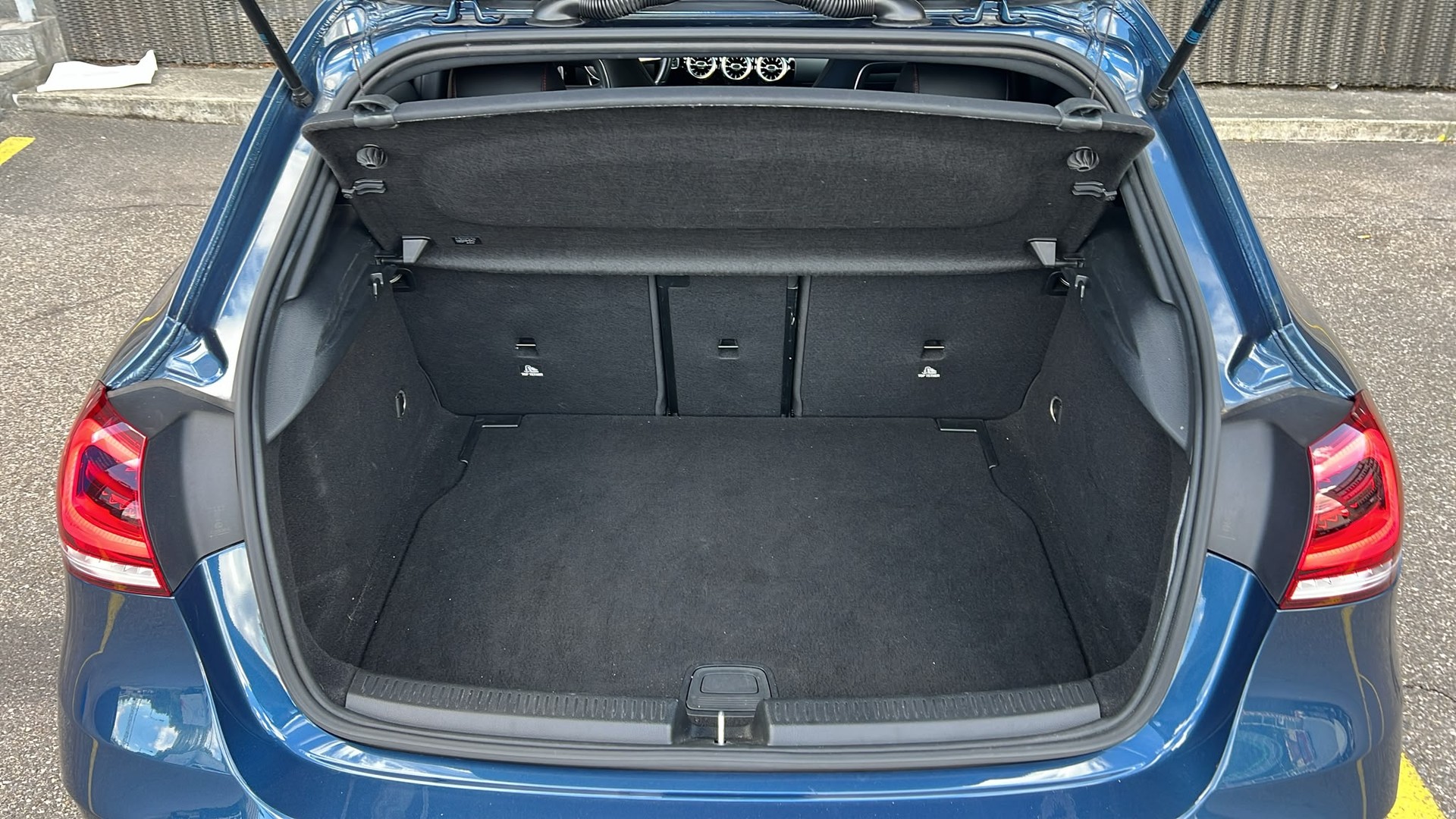 MERCEDES-BENZ A 200 AMG Line 7G-DCT-image-15