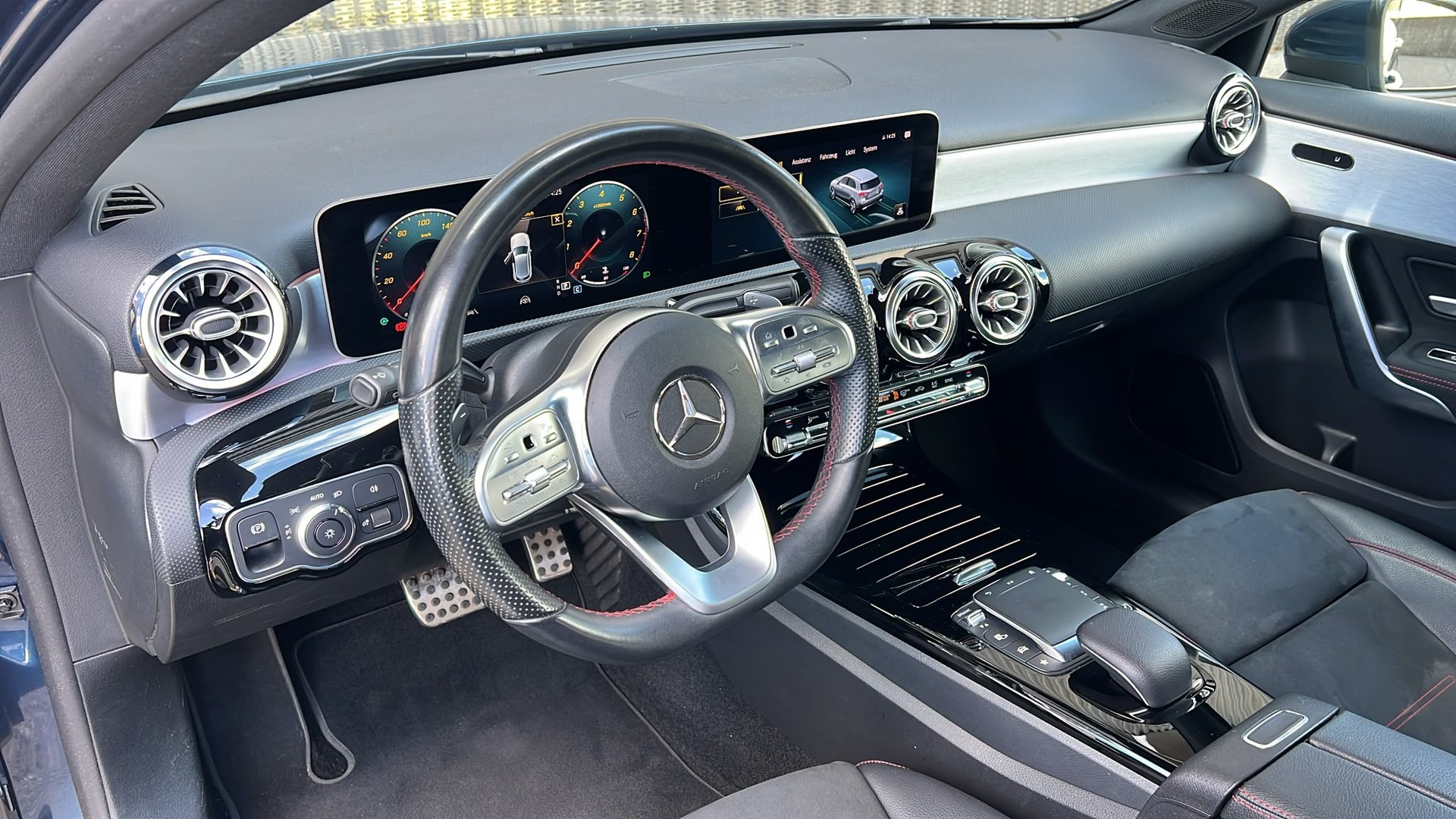 MERCEDES-BENZ A 200 AMG Line 7G-DCT-image-9