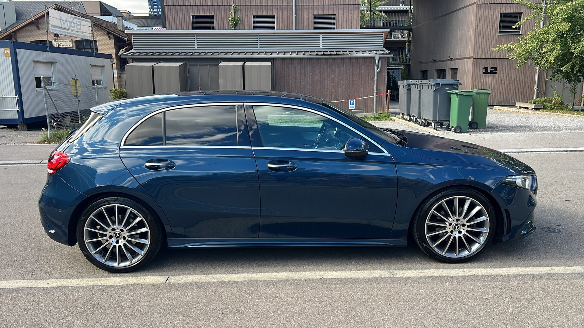 MERCEDES-BENZ A 200 AMG Line 7G-DCT-image-4