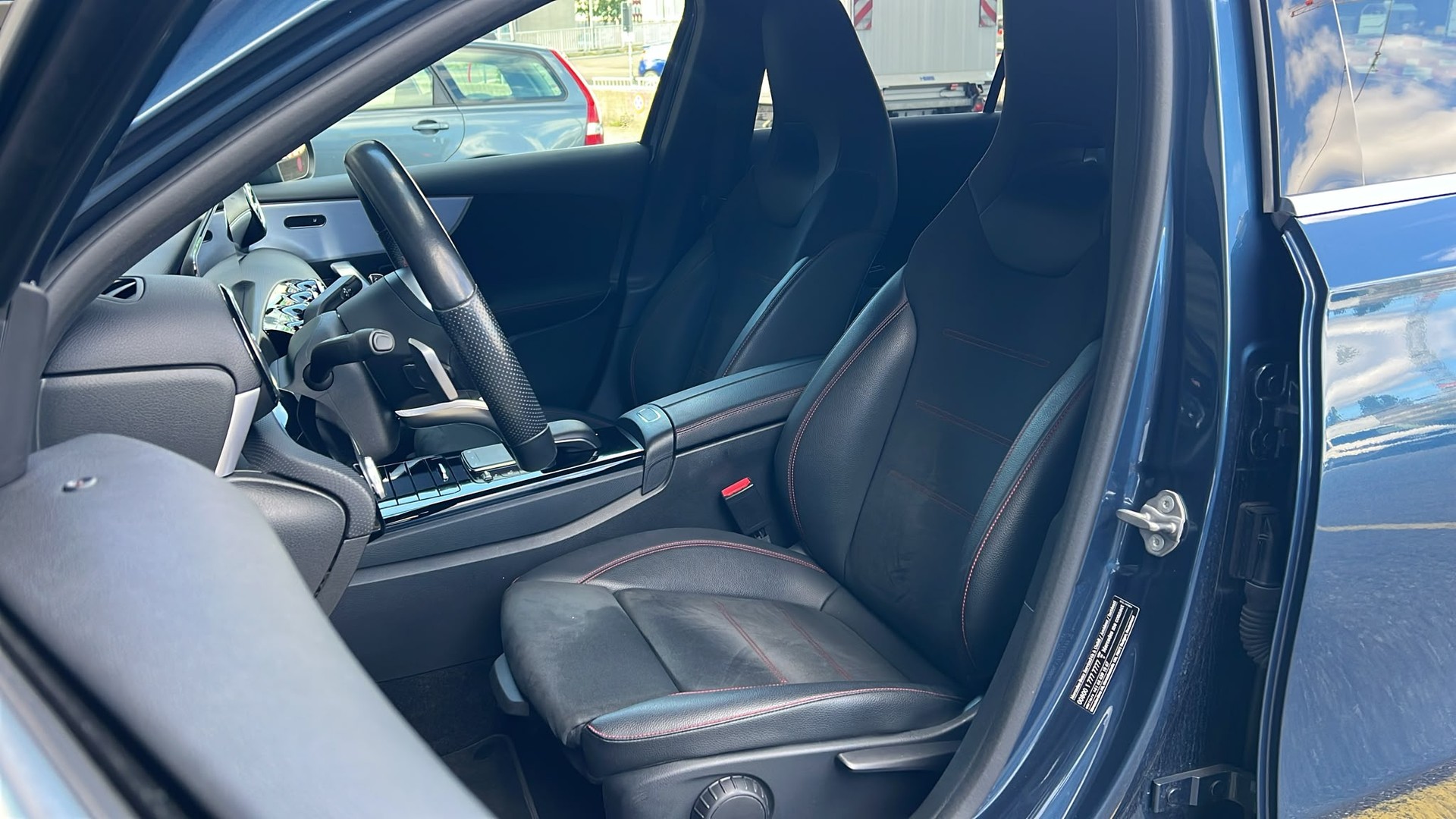 MERCEDES-BENZ A 200 AMG Line 7G-DCT-image-10