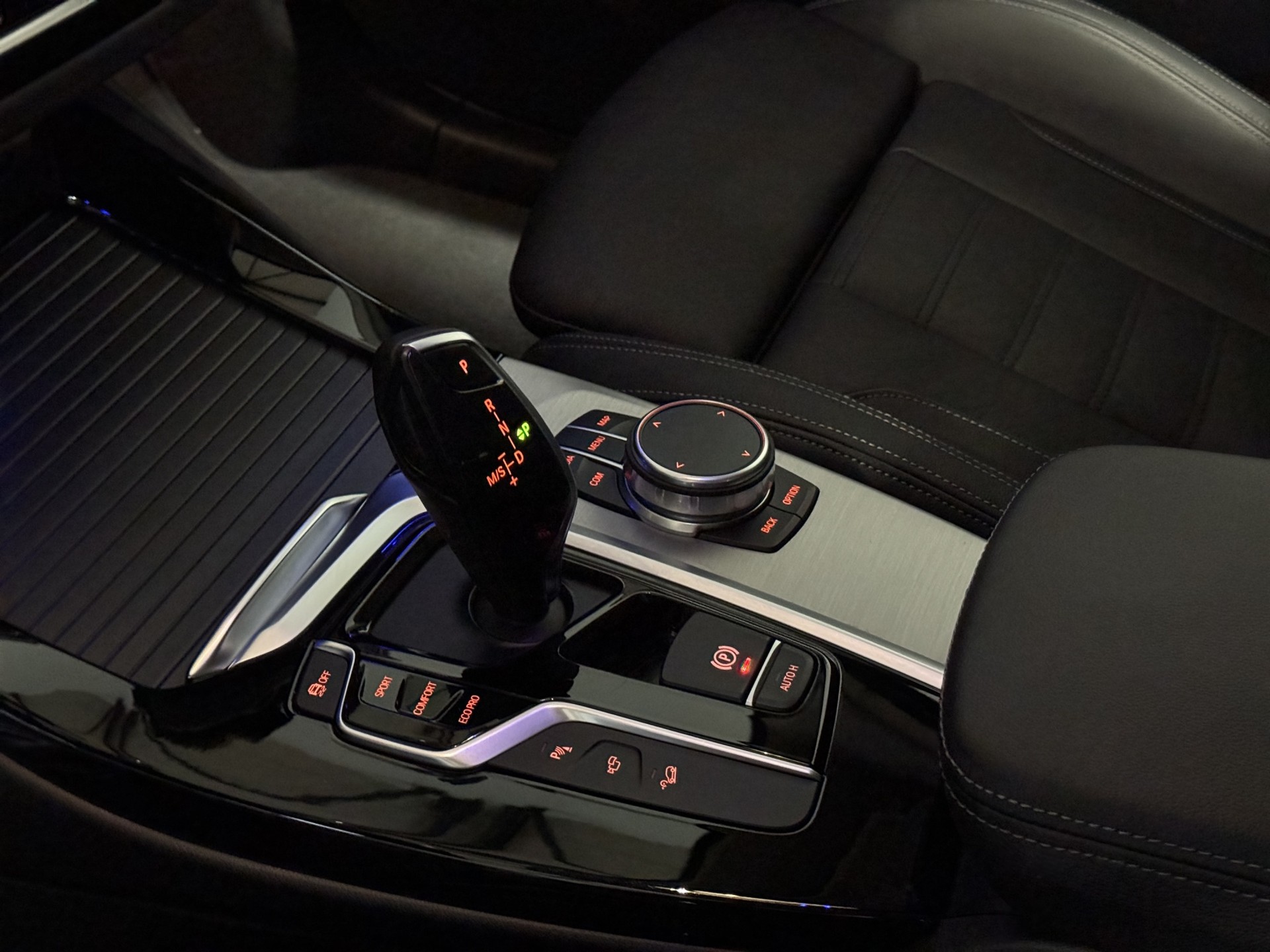 BMW X3 xDrive 30i Luxury Line Steptronic-image-12