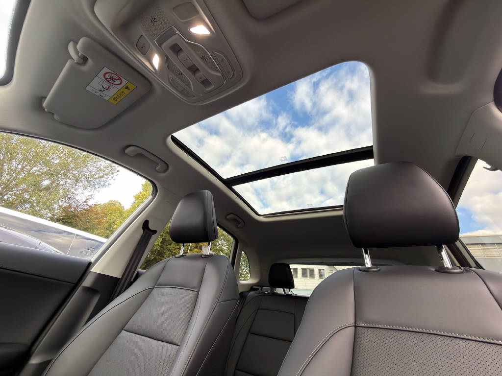 MG ZS 1.5 Hybrid+ Luxury-image-9