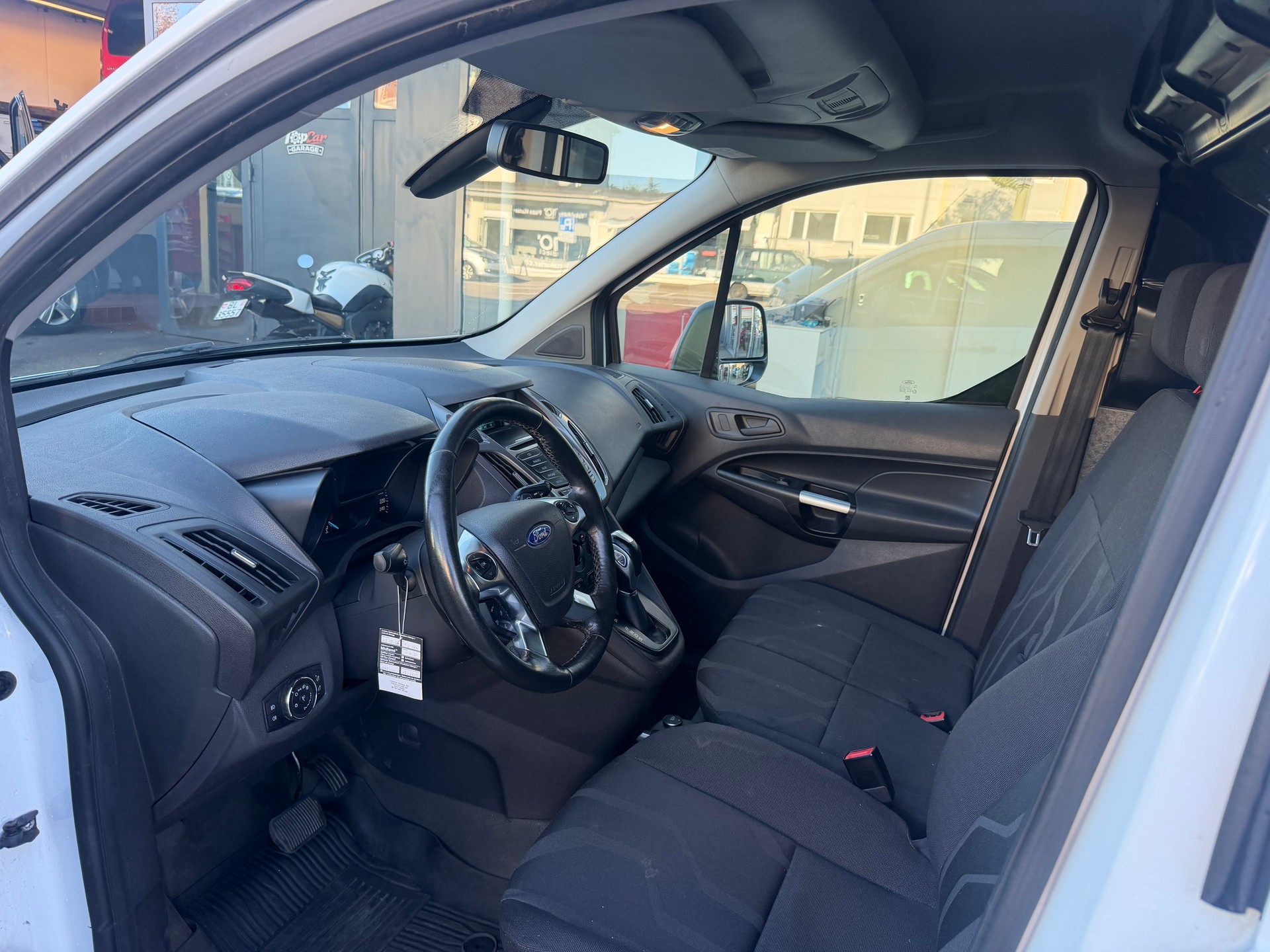 FORD Transit Connect Van T230 1.5 TDCi Ambiente A-image-15