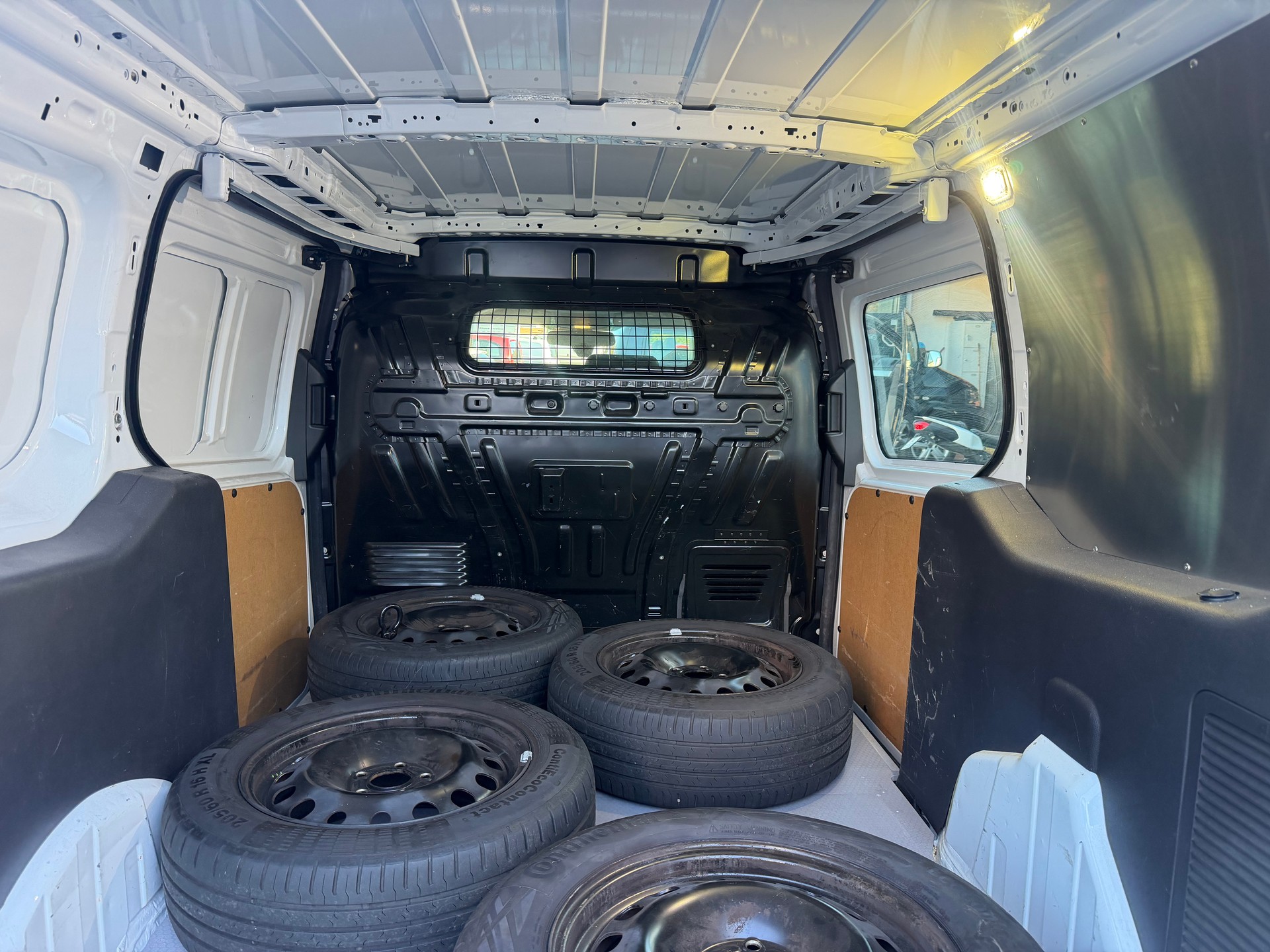 FORD Transit Connect Van T230 1.5 TDCi Ambiente A-image-7