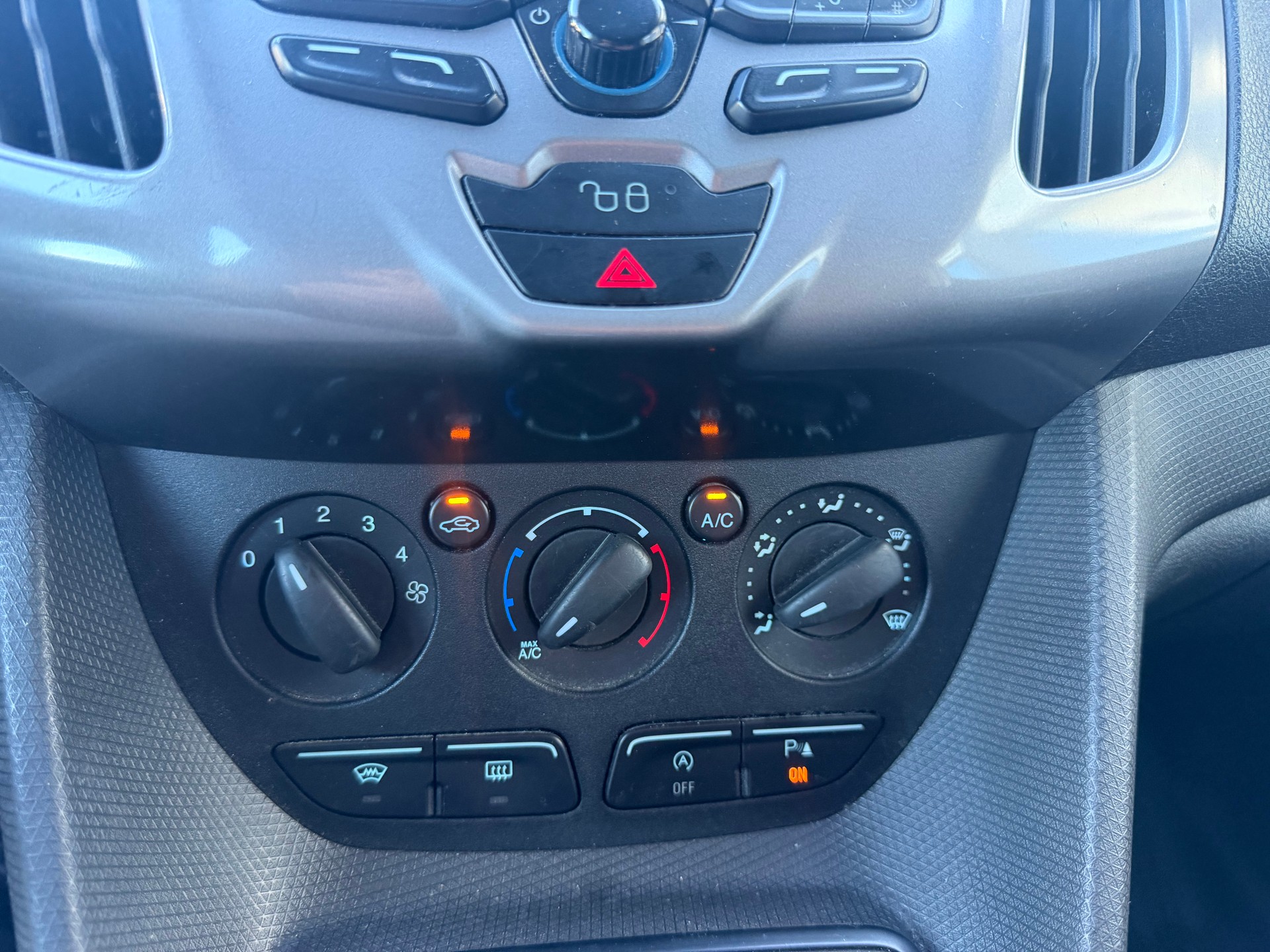 FORD Transit Connect Van T230 1.5 TDCi Ambiente A-image-18