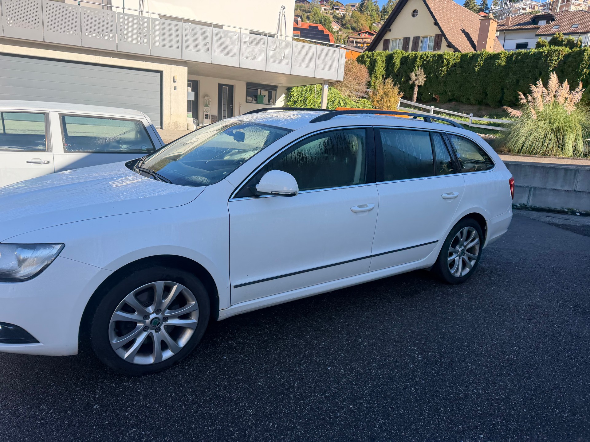 SKODA Superb Combi 2.0 TDi Elegance 4x4 DSG-image-4