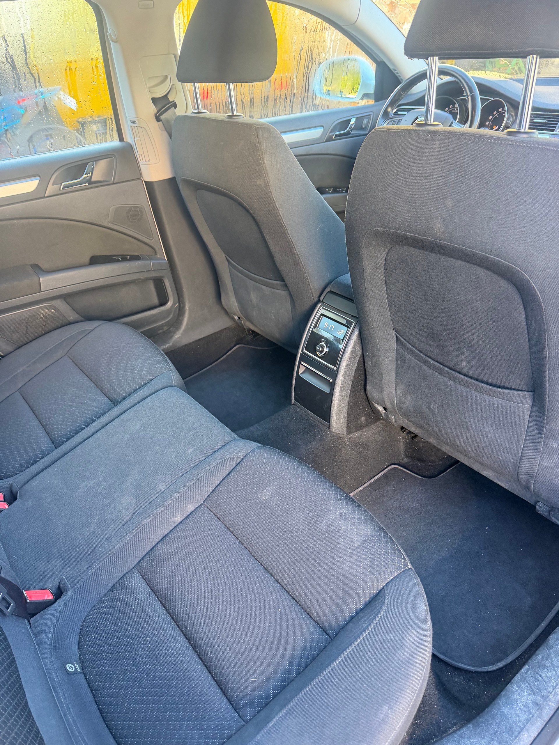 SKODA Superb Combi 2.0 TDi Elegance 4x4 DSG-image-14