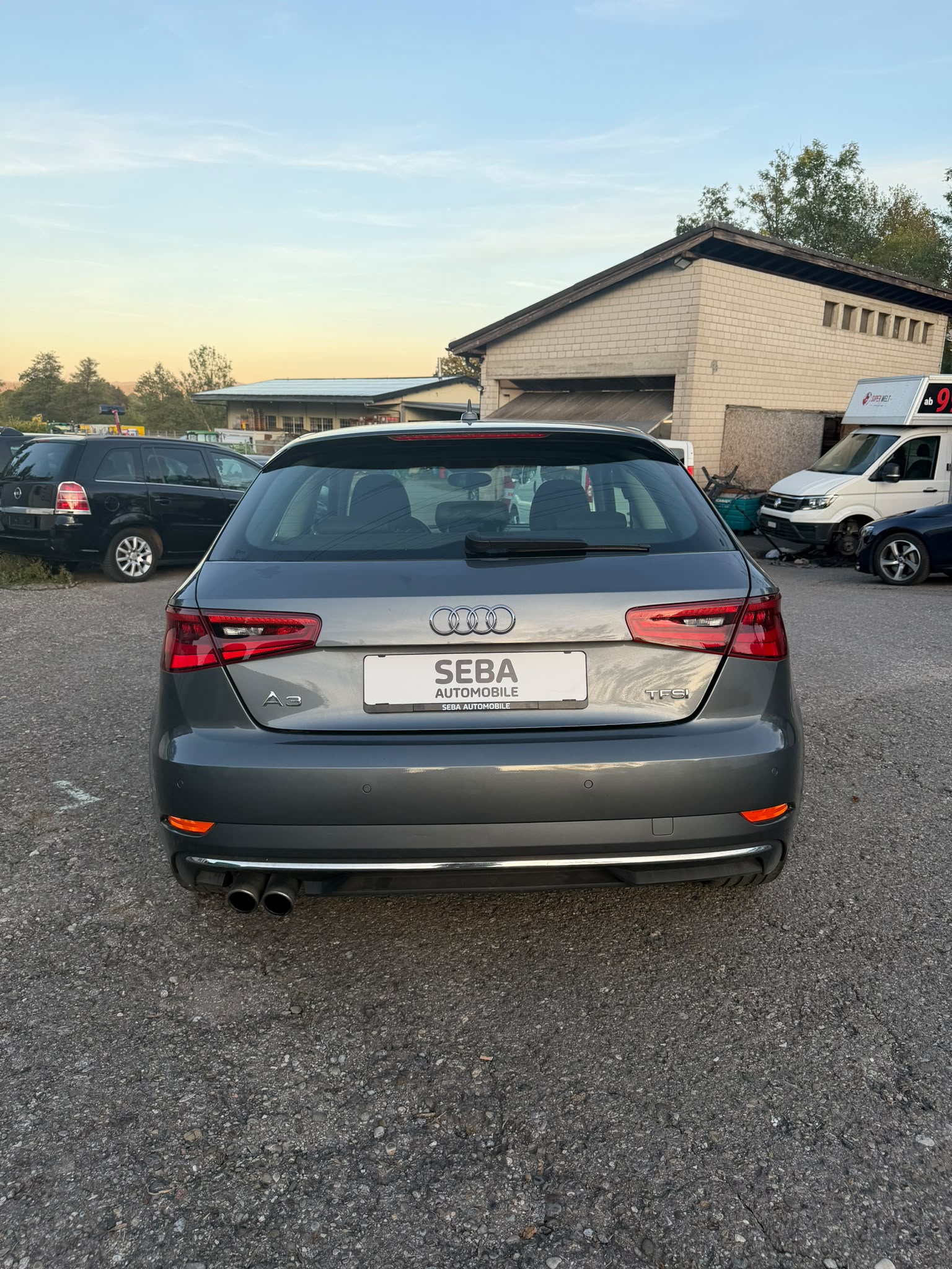 AUDI A3 1.8 TFSI Ambiente S-tronic-image-4