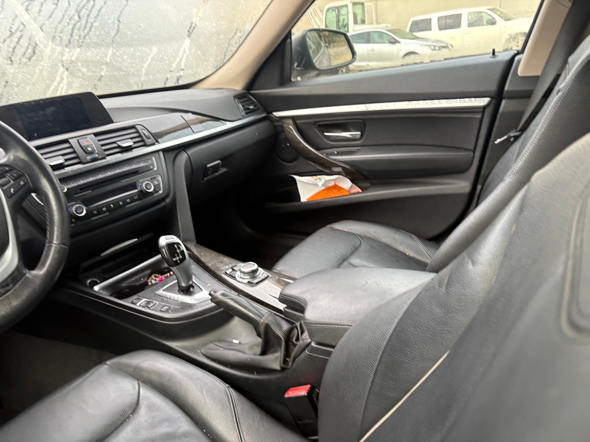BMW 320d GT Luxury Line Steptronic-image-10