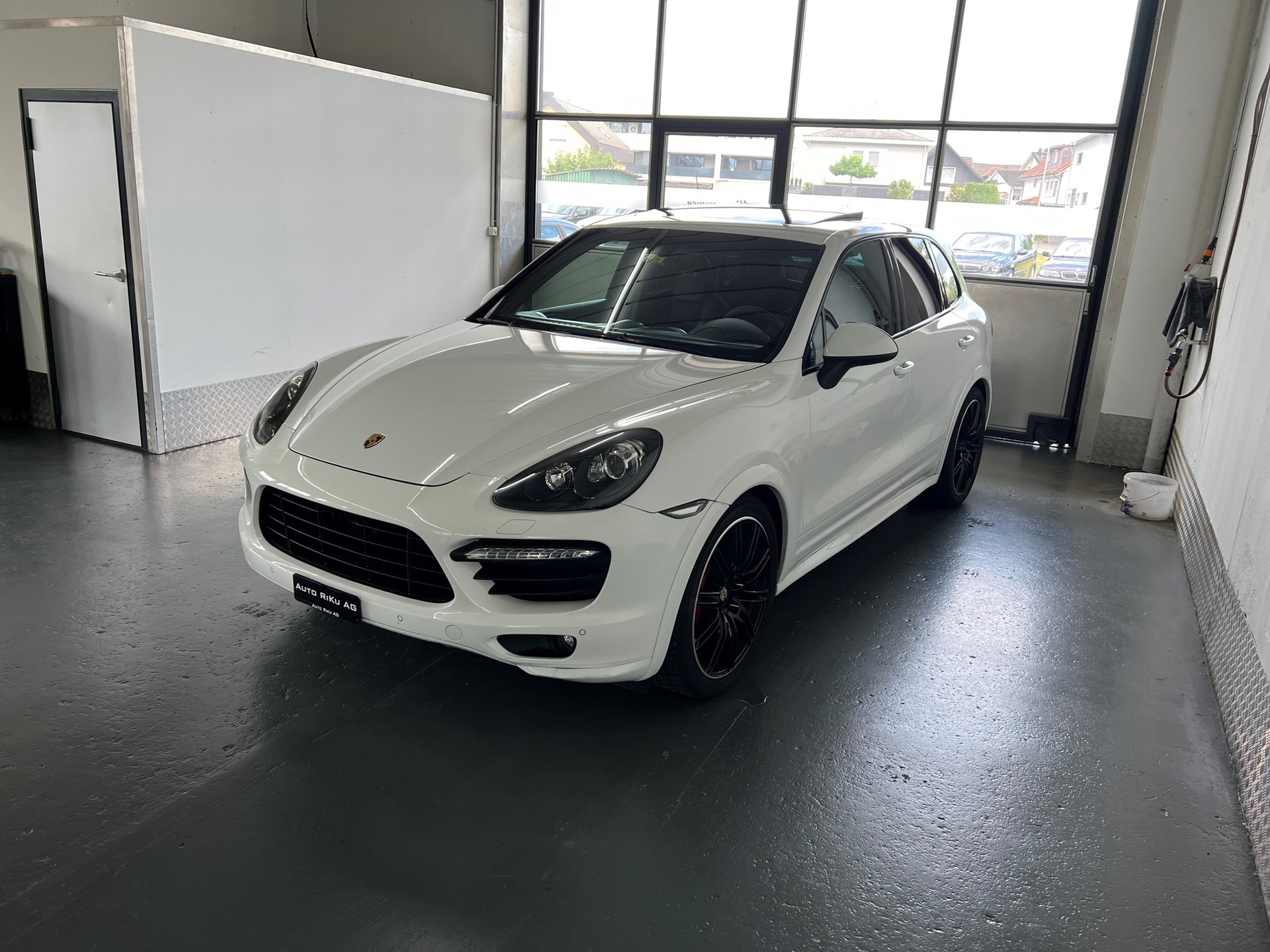 PORSCHE Cayenne GTS-image-3