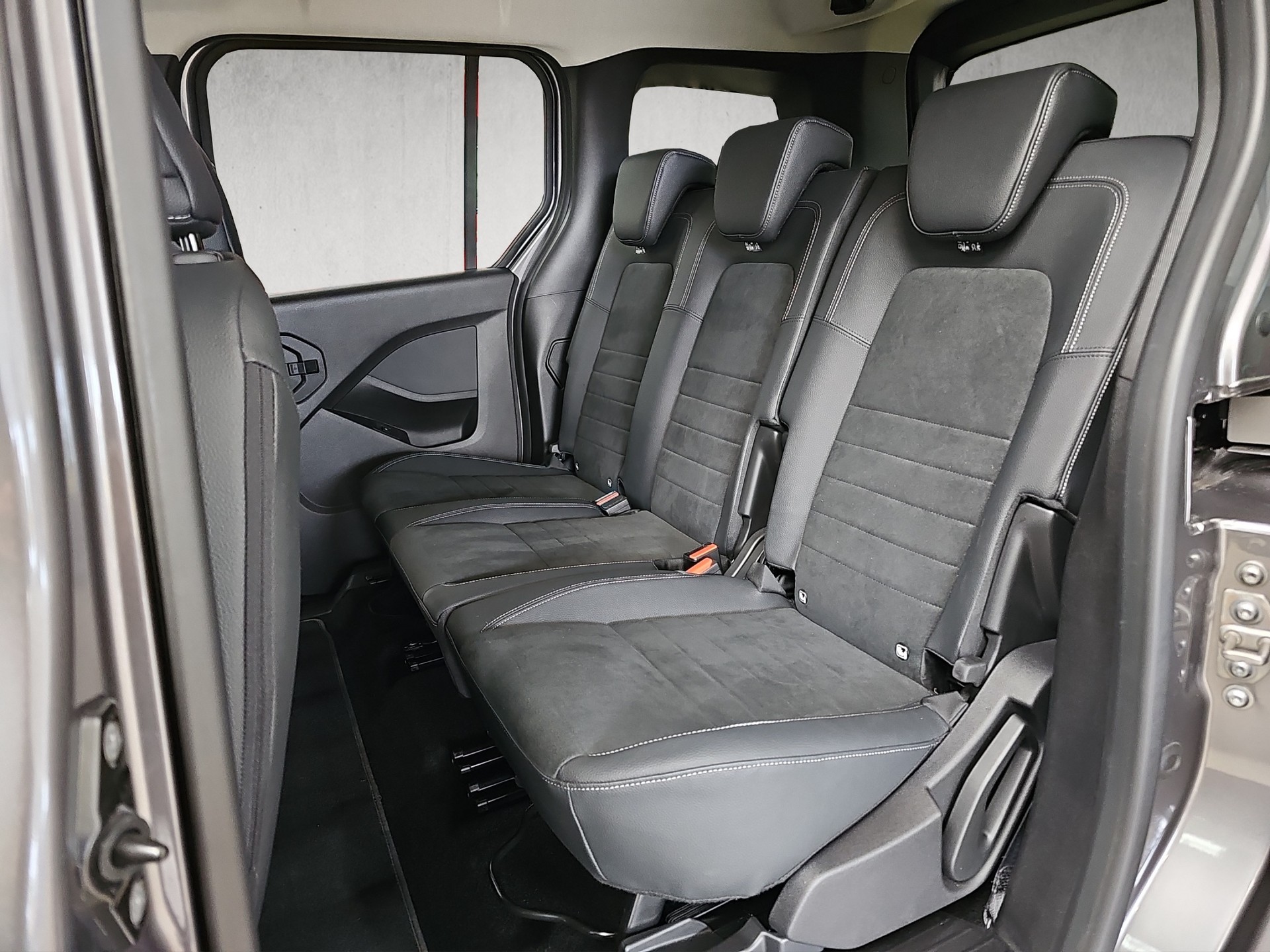 MERCEDES-BENZ EQT Standard-image-6