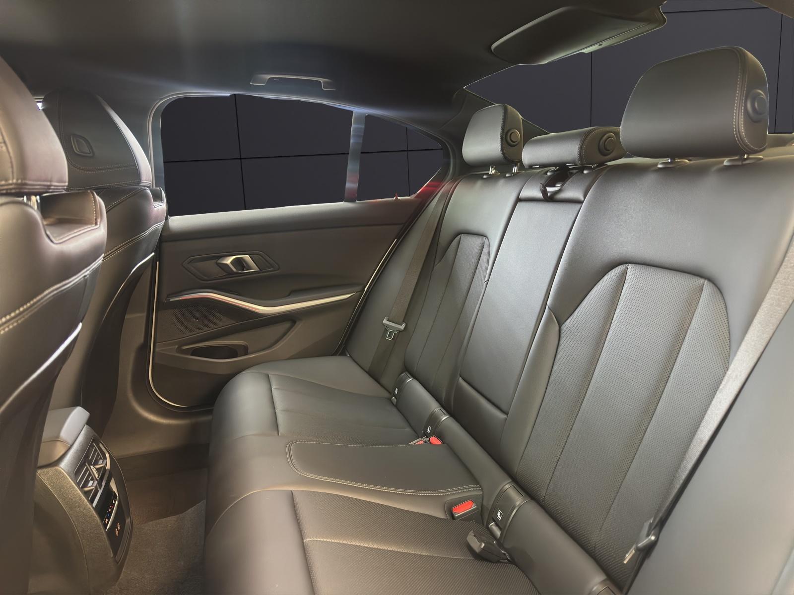 BMW 330d xDrive-image-11